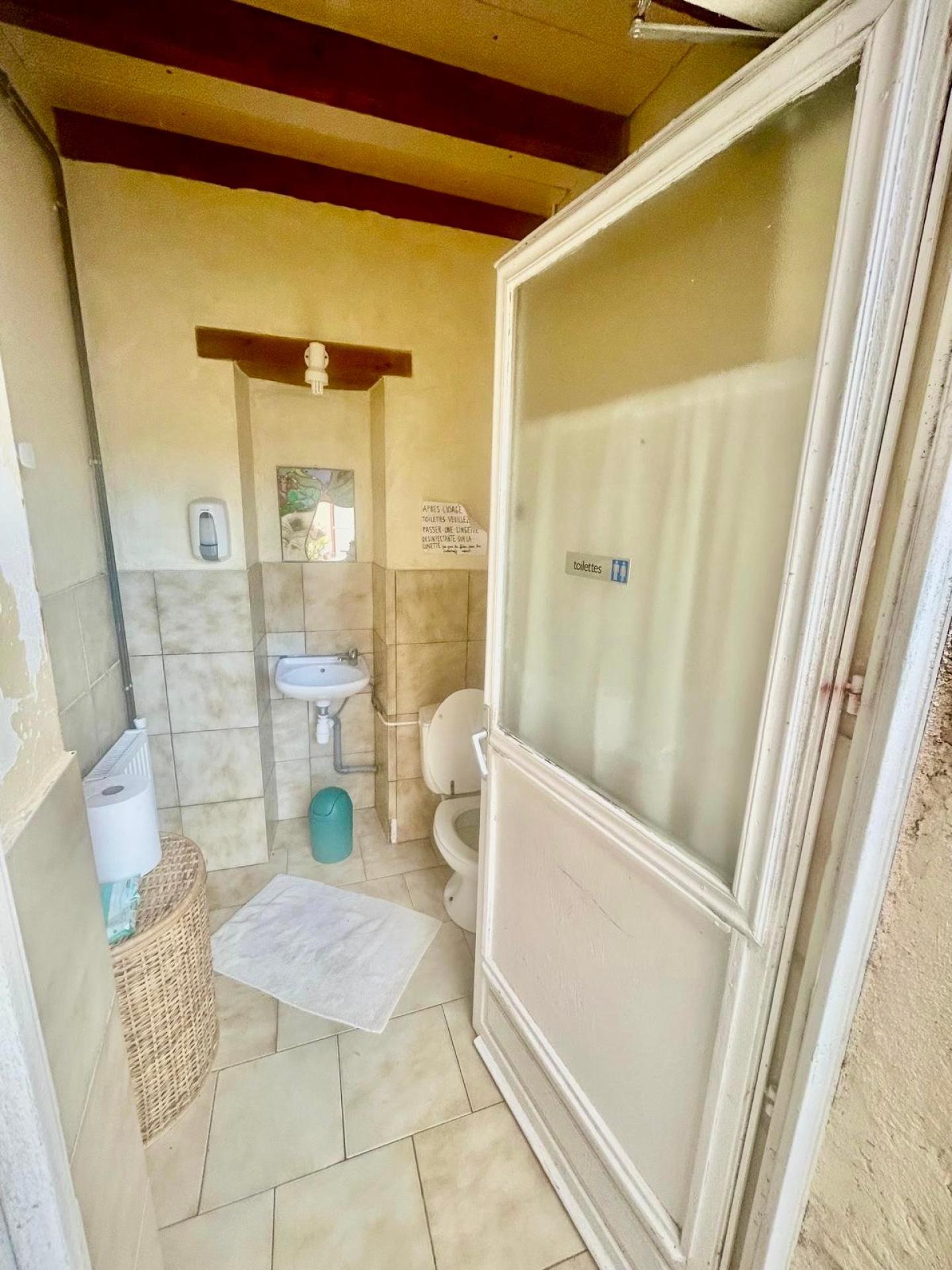 Photo 4 of the listing.