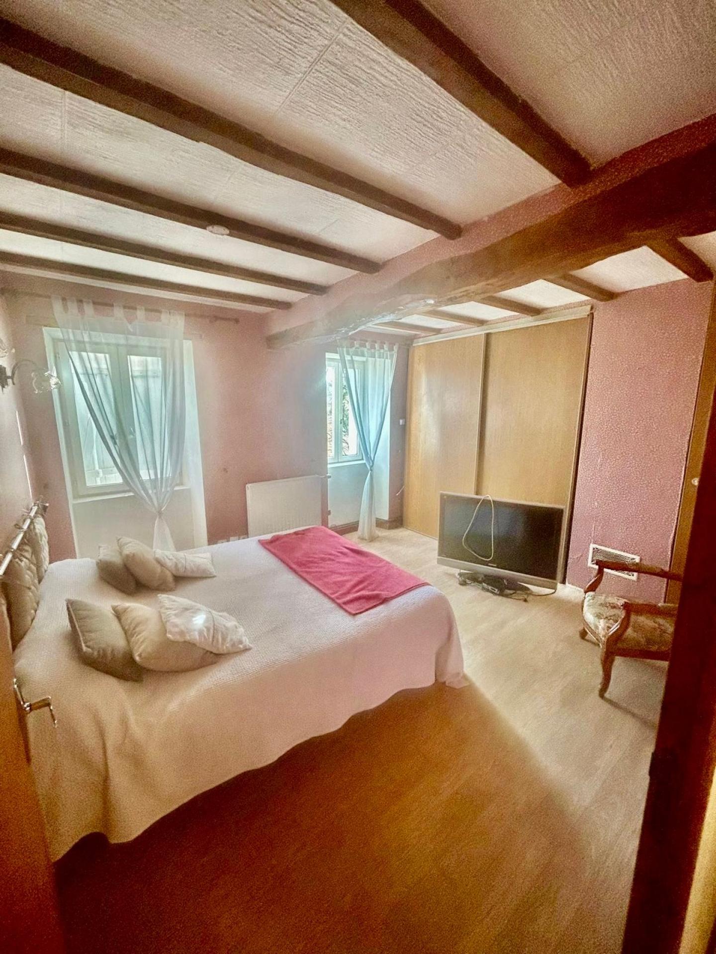 Photo 8 of the listing.