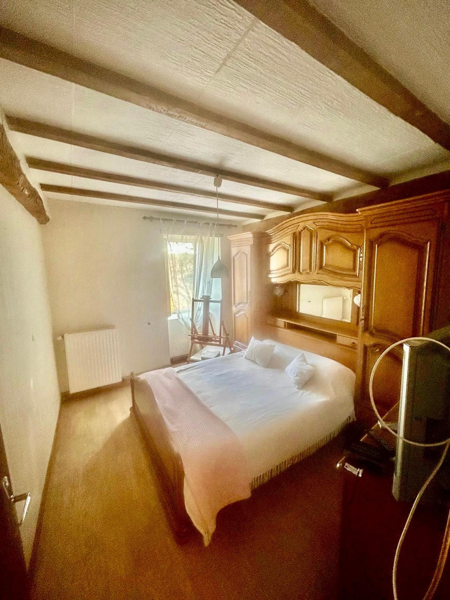 Photo 5 of the listing.