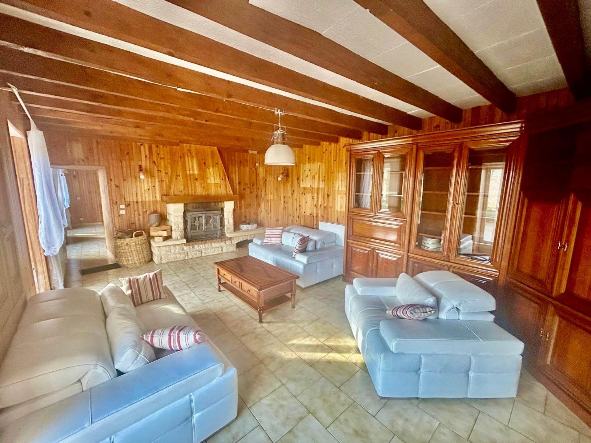 Photo 2 of the listing.