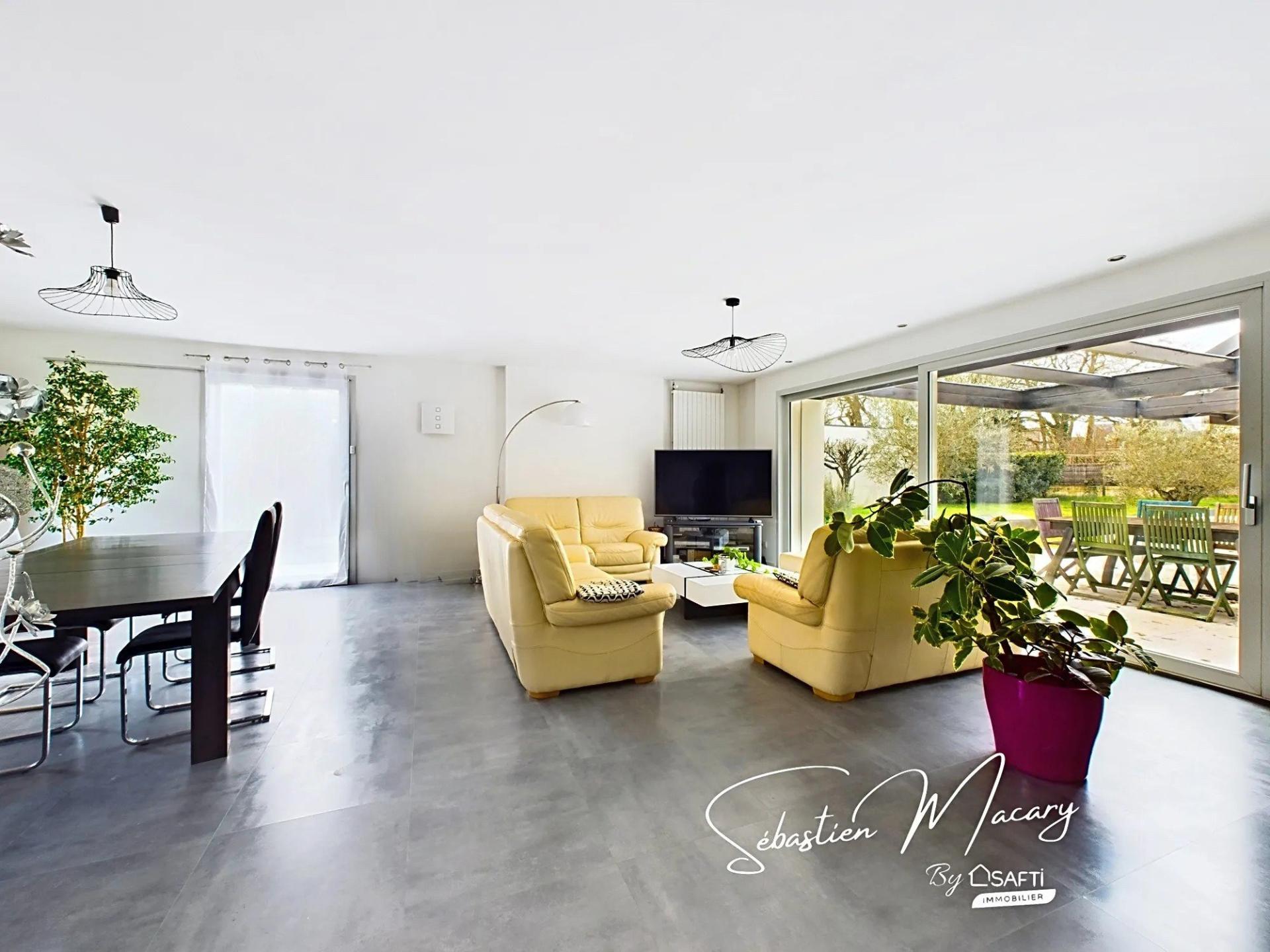 Photo 4 of the listing.