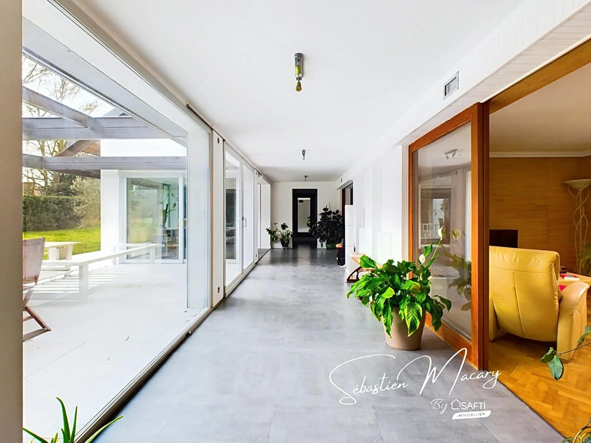 Photo 8 of the listing.