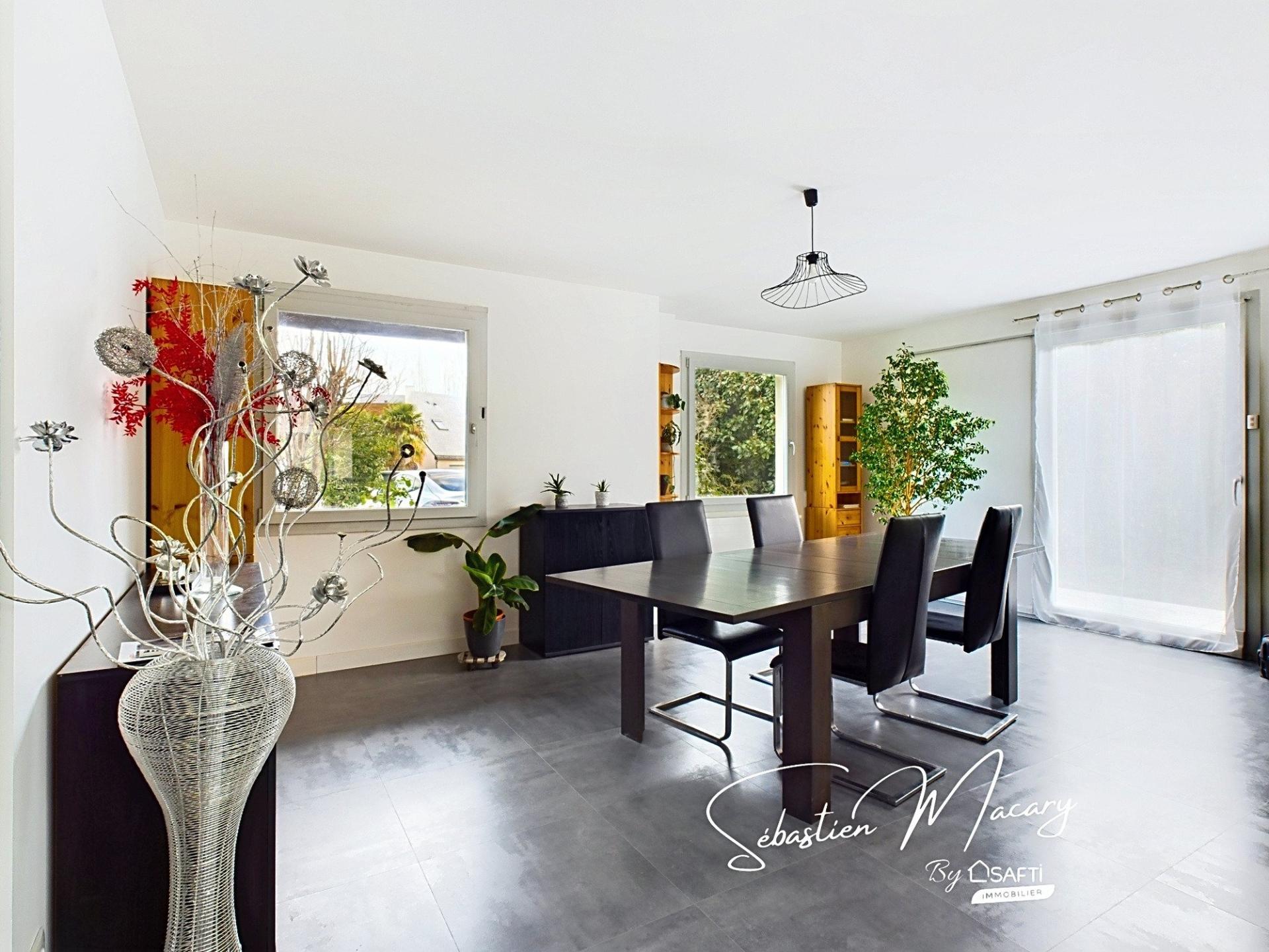 Photo 3 of the listing.