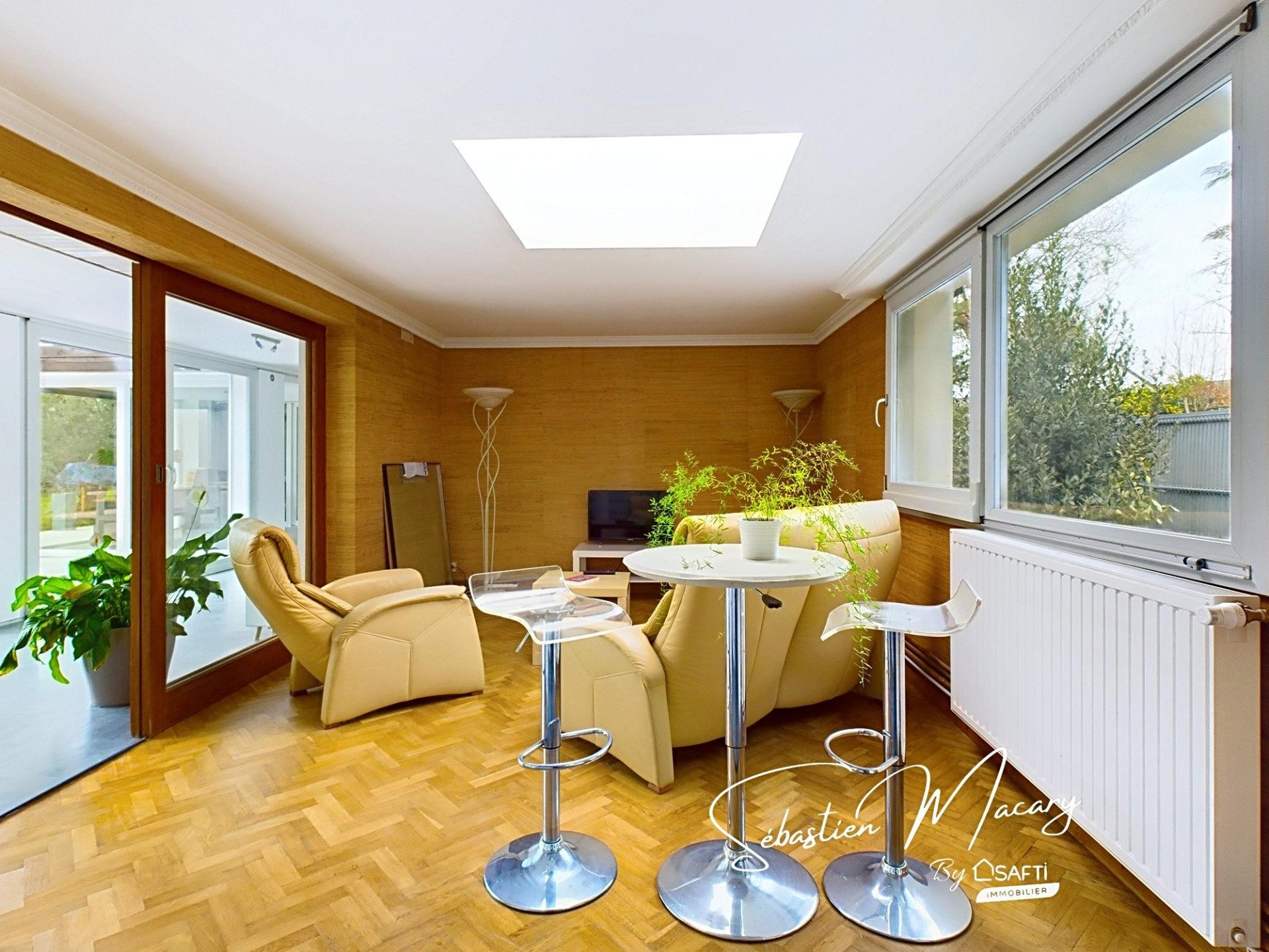 Photo 7 of the listing.