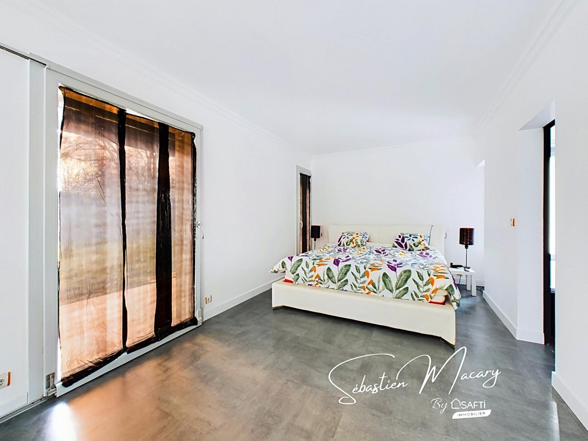 Photo 11 of the listing.