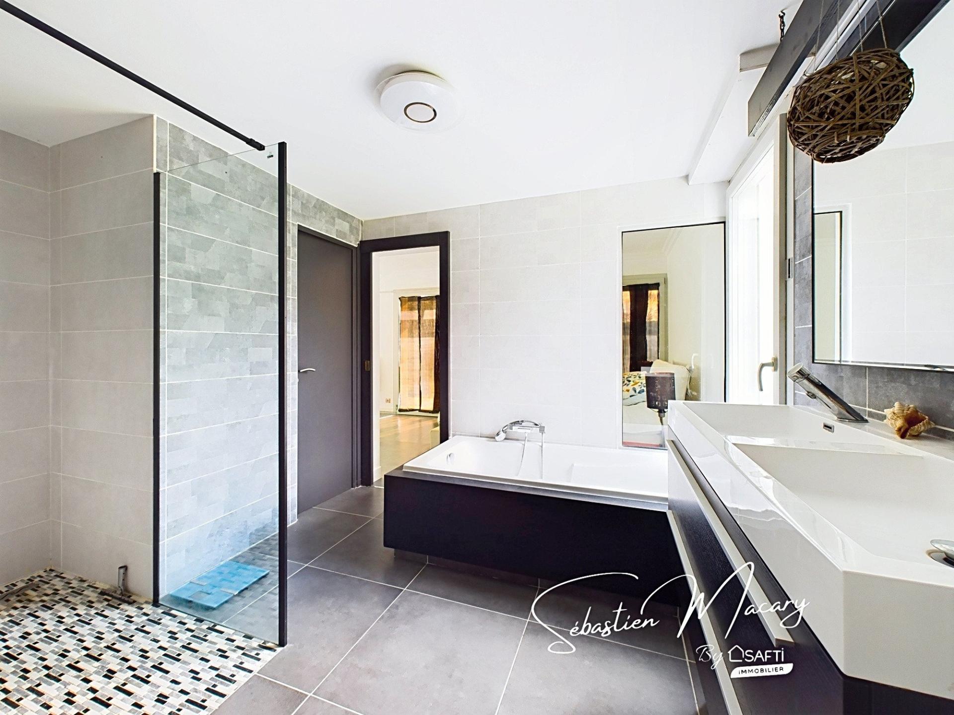 Photo 12 of the listing.