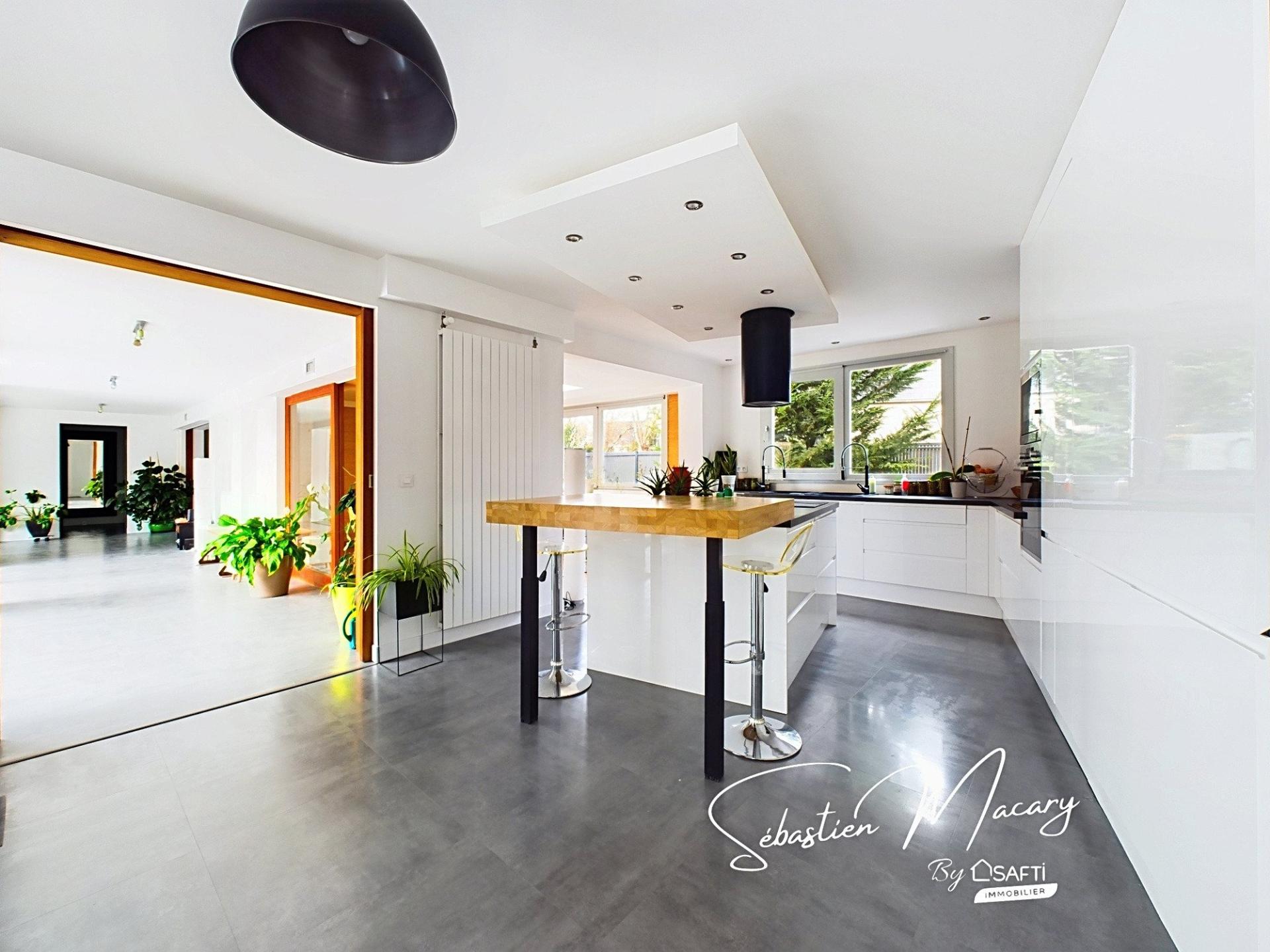 Photo 6 of the listing.