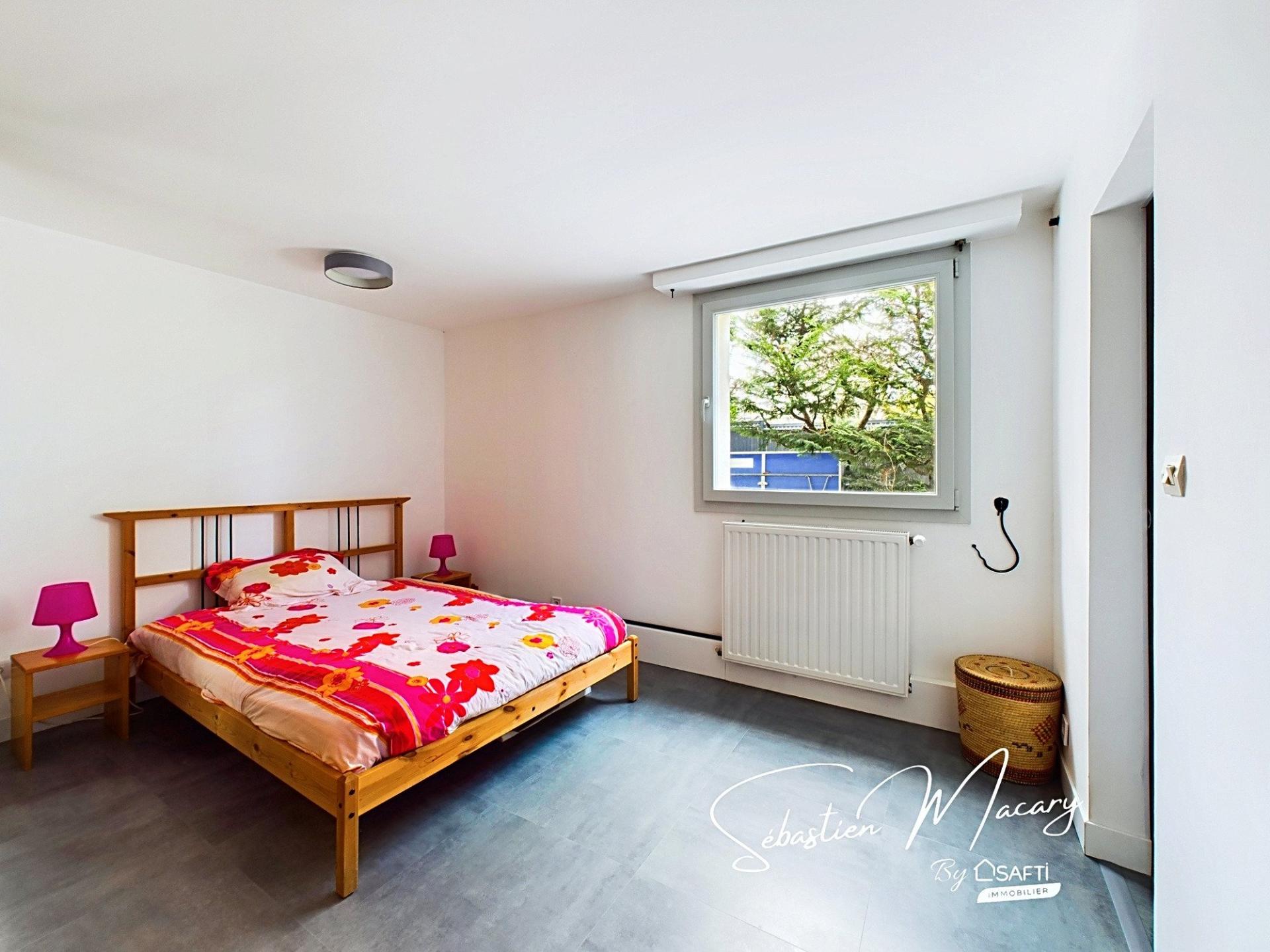 Photo 13 of the listing.