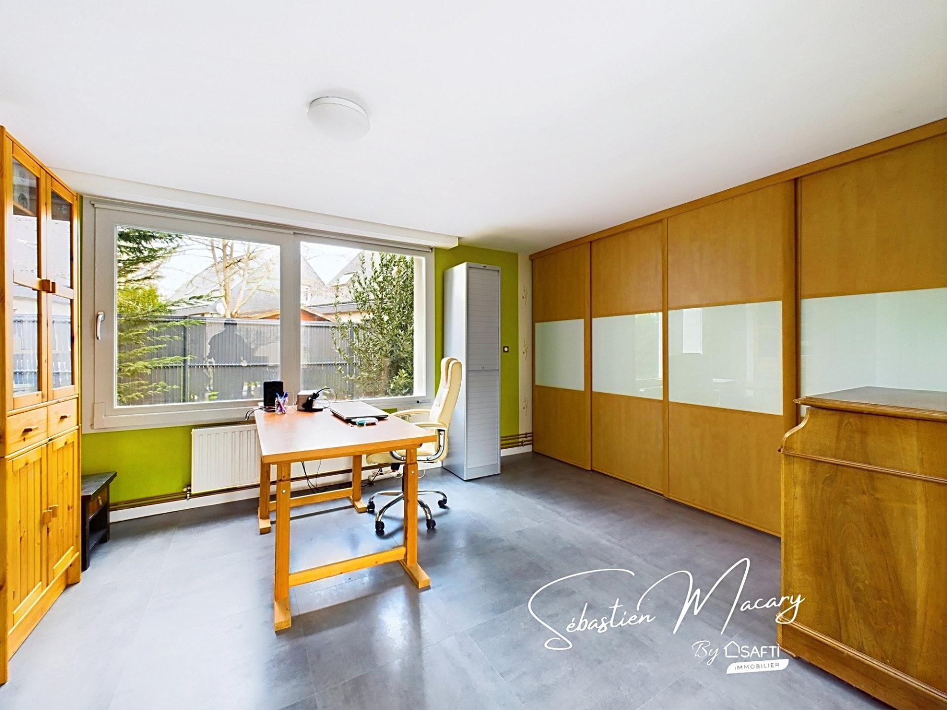 Photo 10 of the listing.