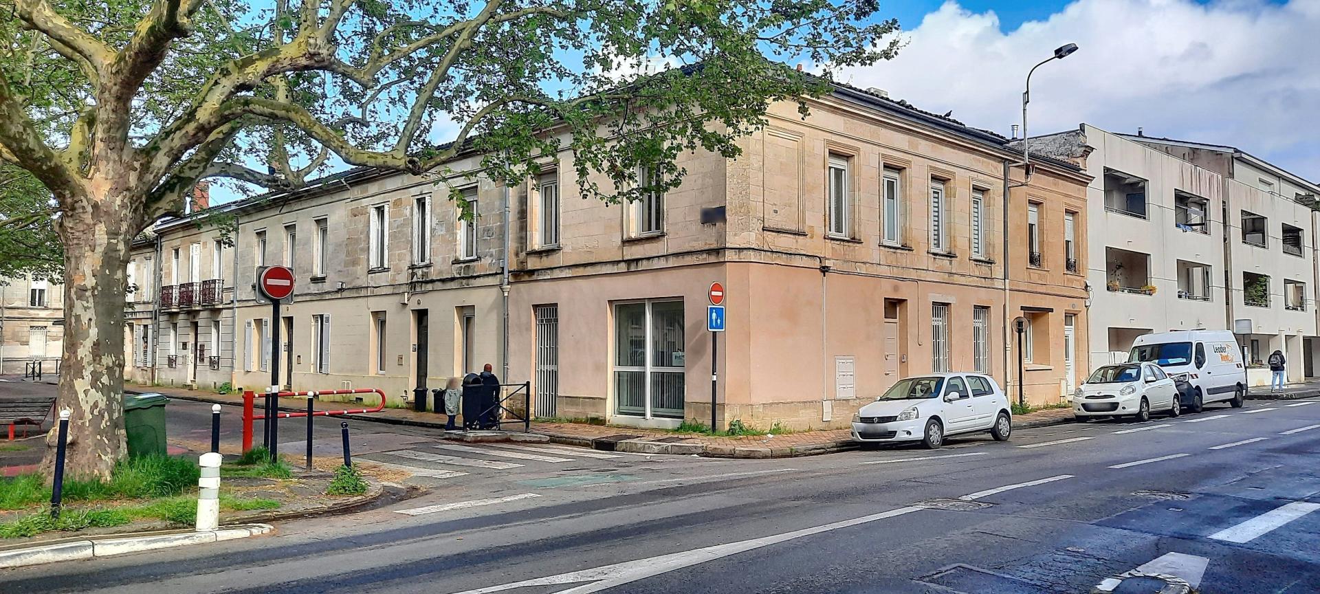 Photo 2 of the listing.