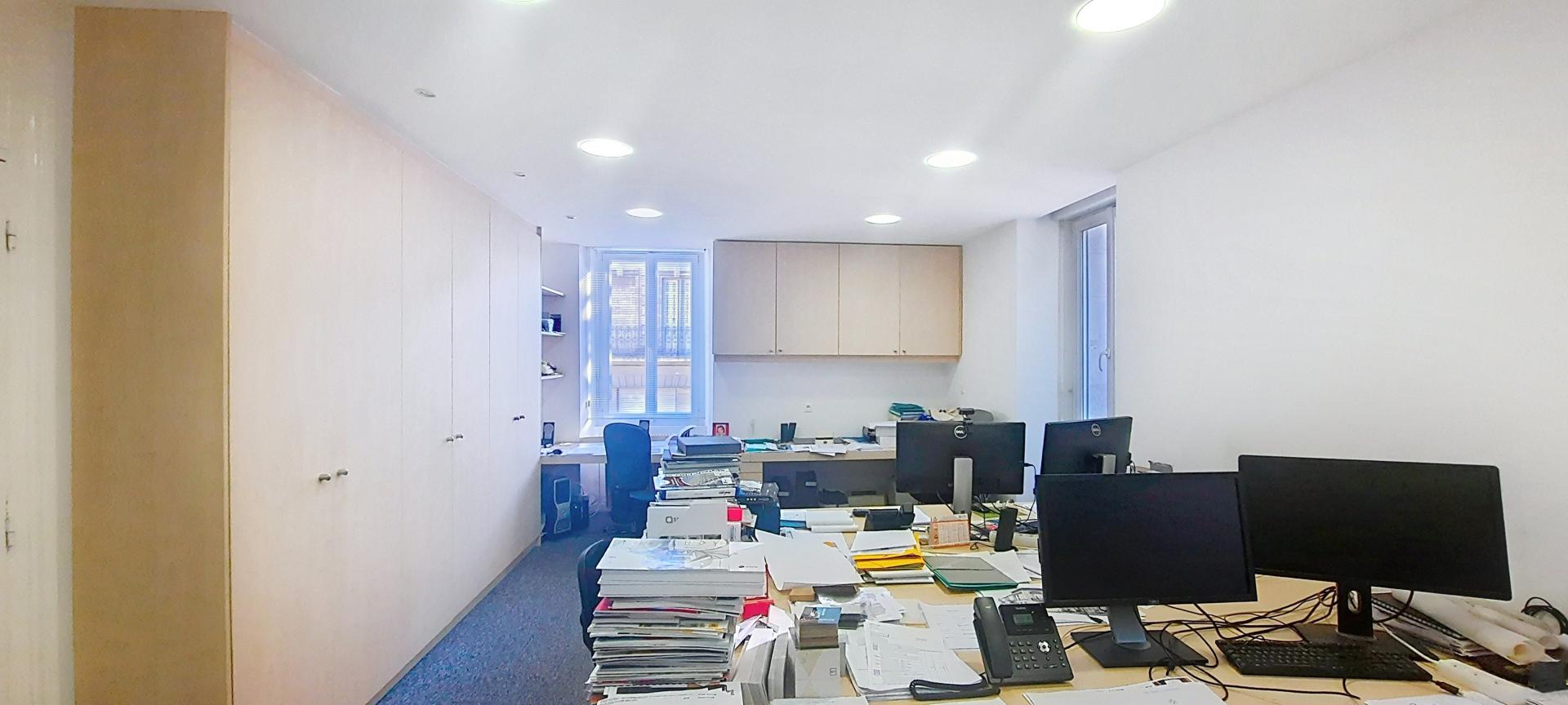 Photo 6 of the listing.