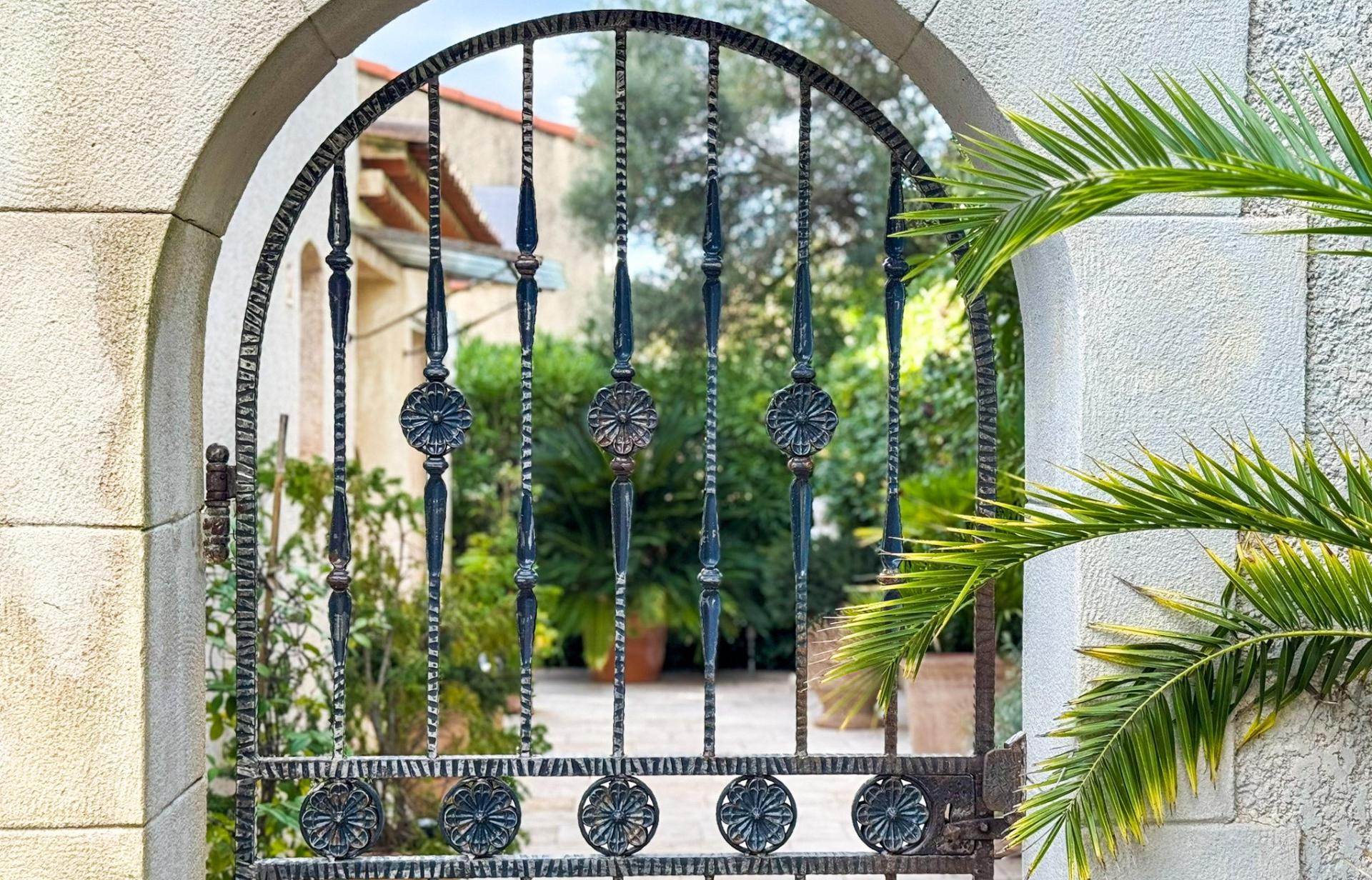 Photo 8 of the listing.