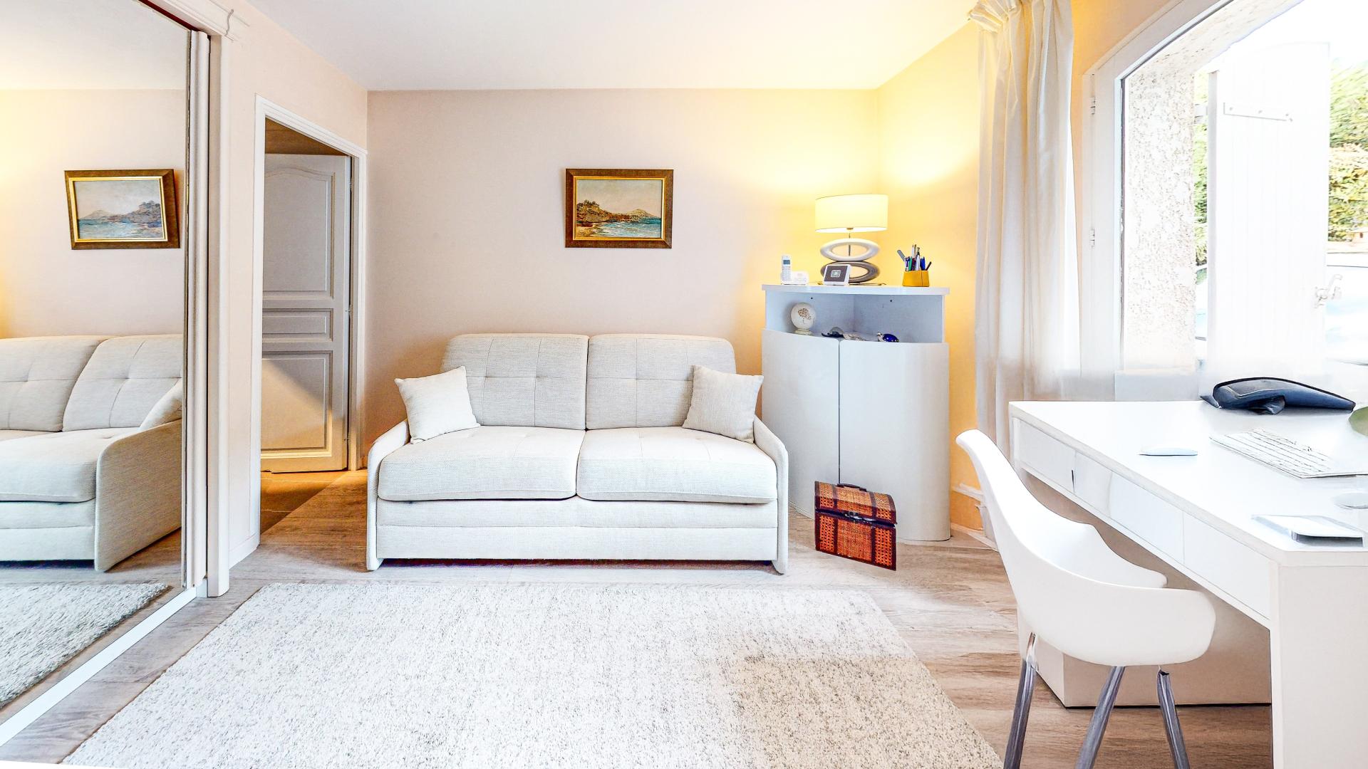 Photo 19 of the listing.