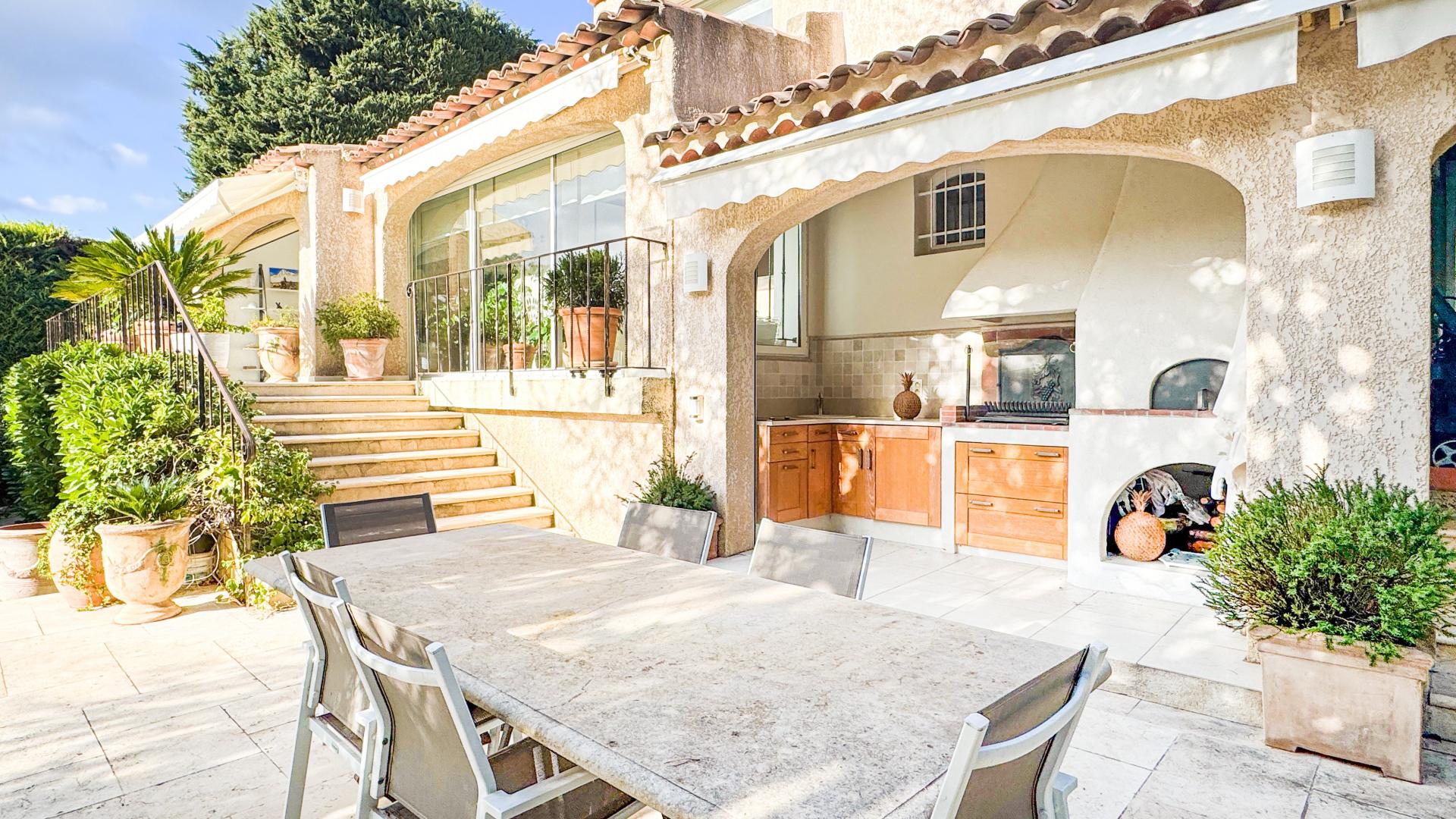 Photo 5 of the listing.