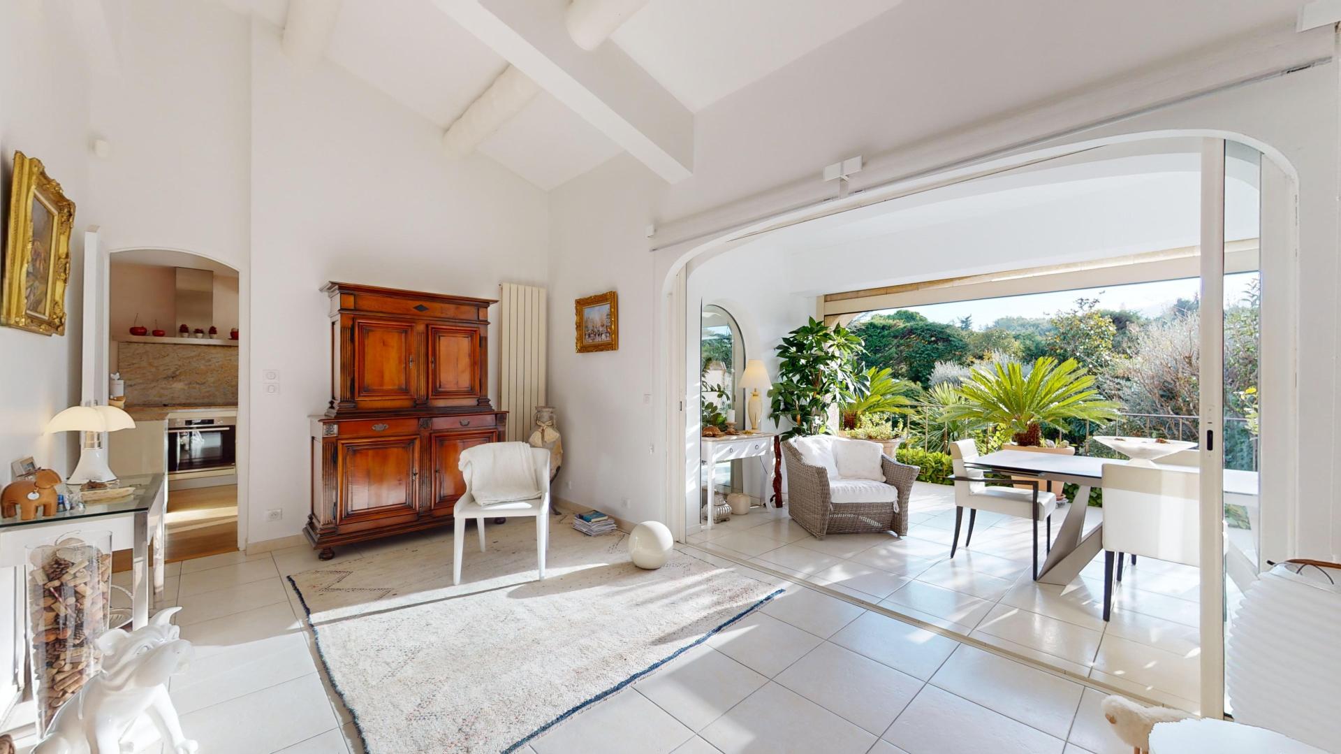 Photo 6 of the listing.