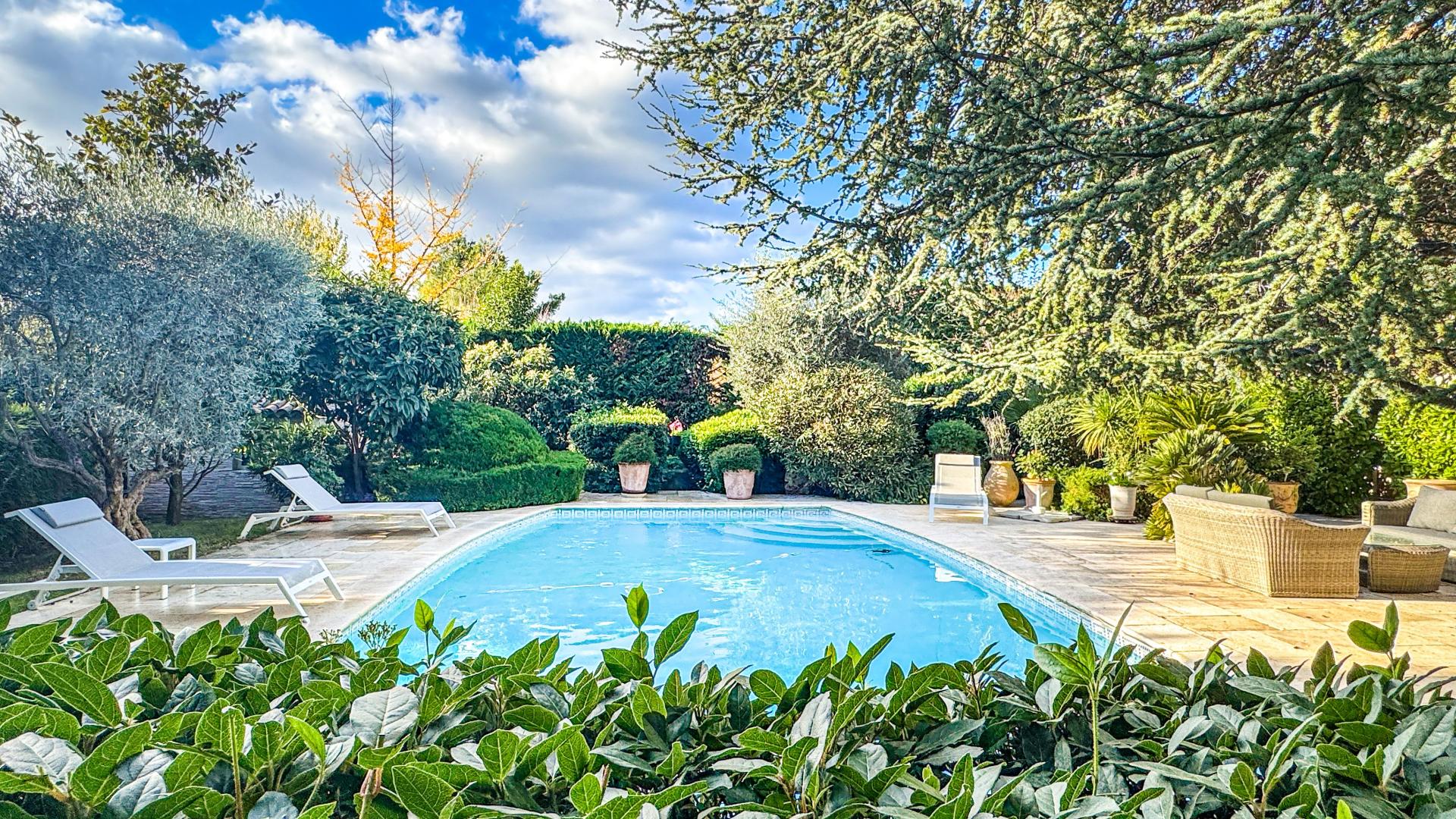 Photo 3 of the listing.