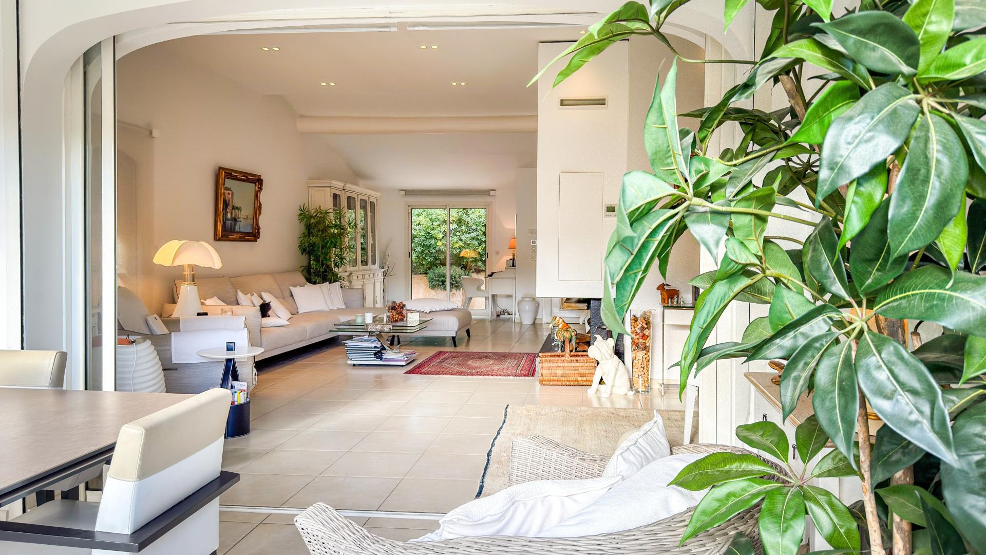 Photo 10 of the listing.