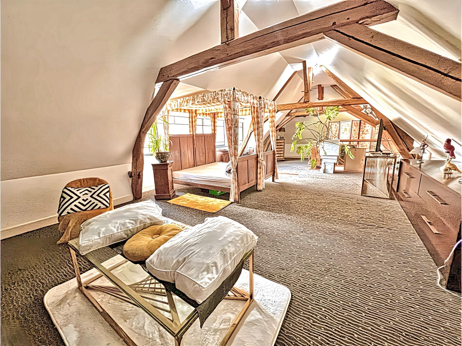 Photo 13 of the listing.