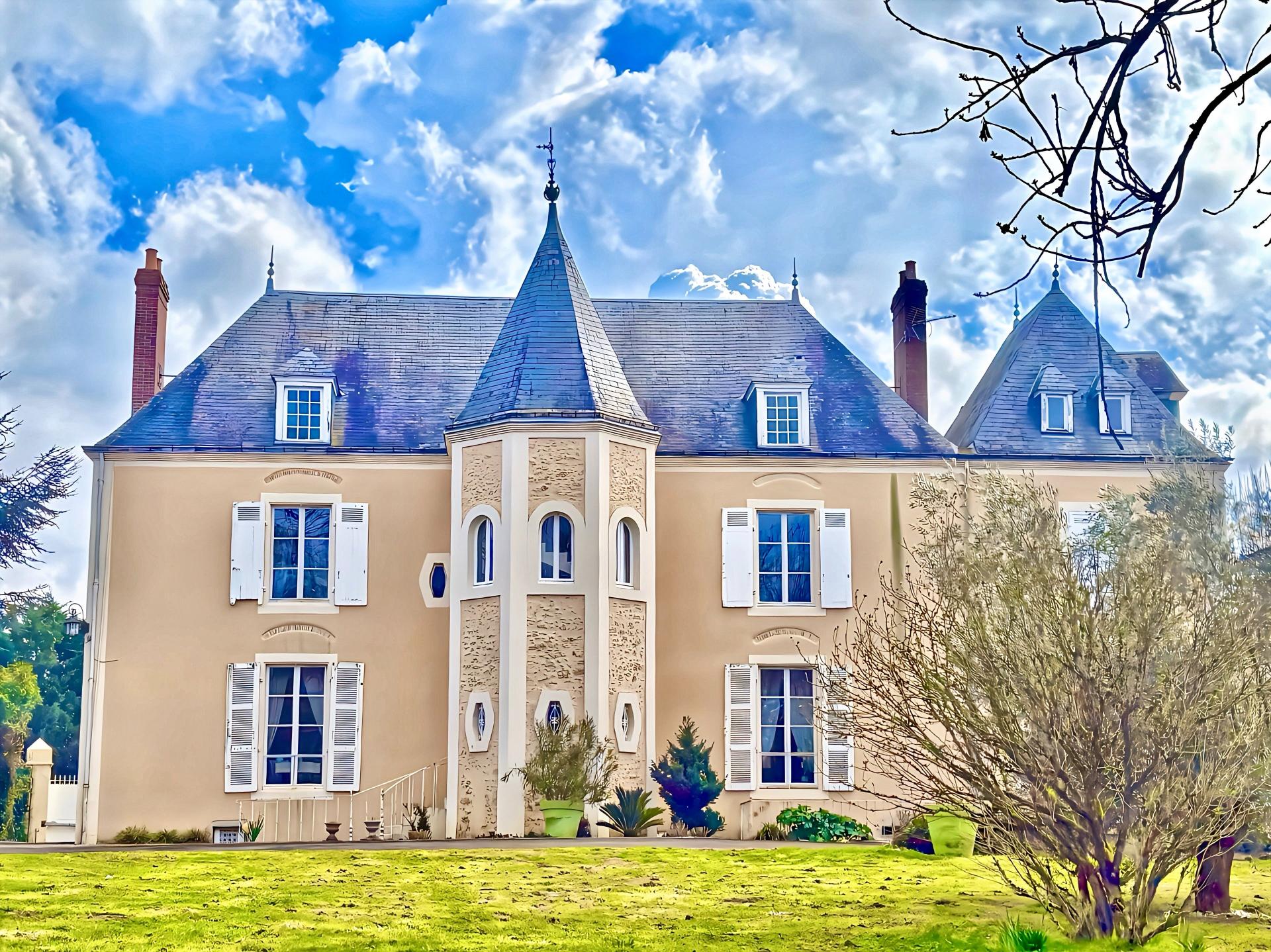 Photo 2 of the listing.