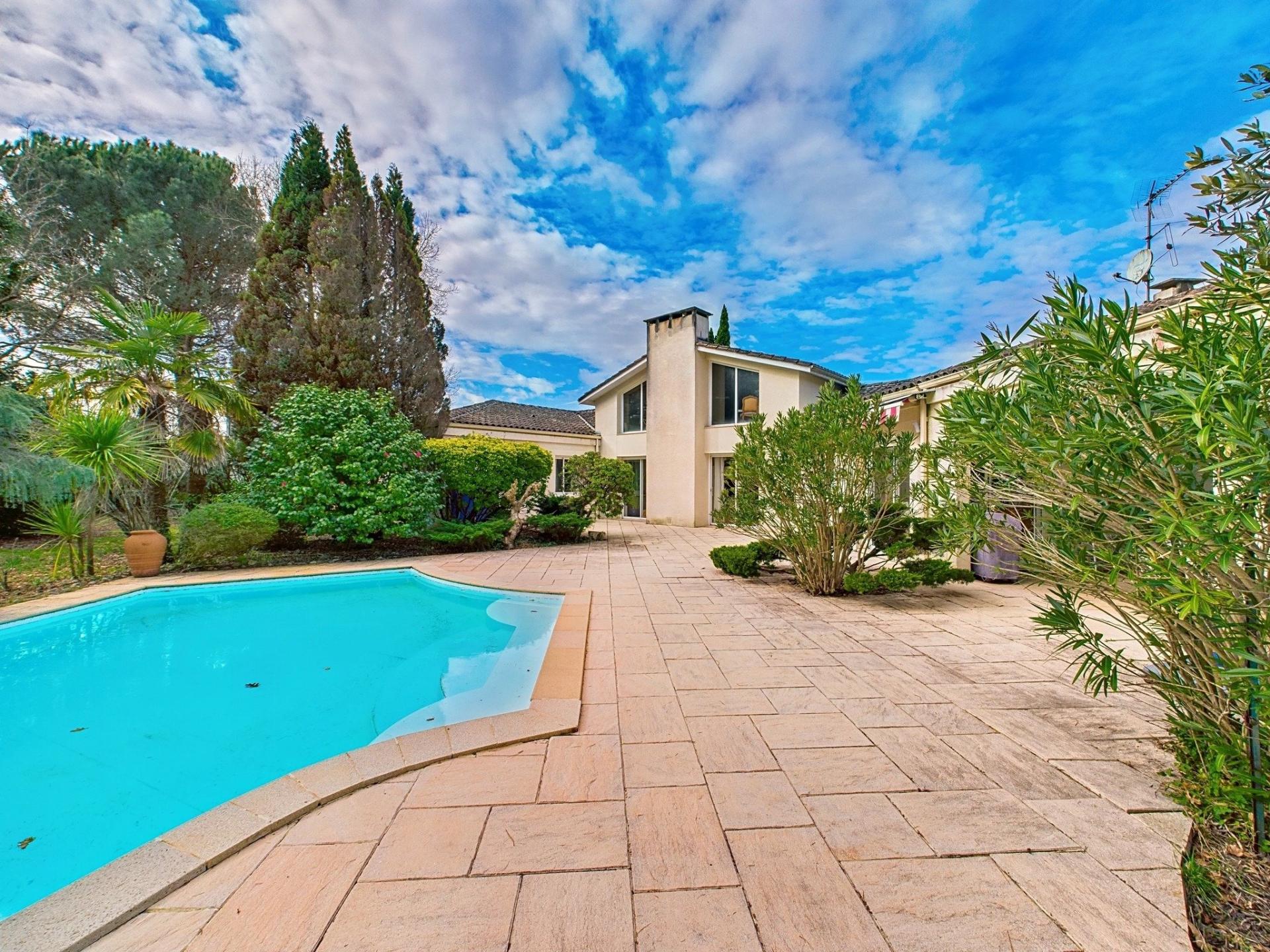 Photo 3 of the listing.