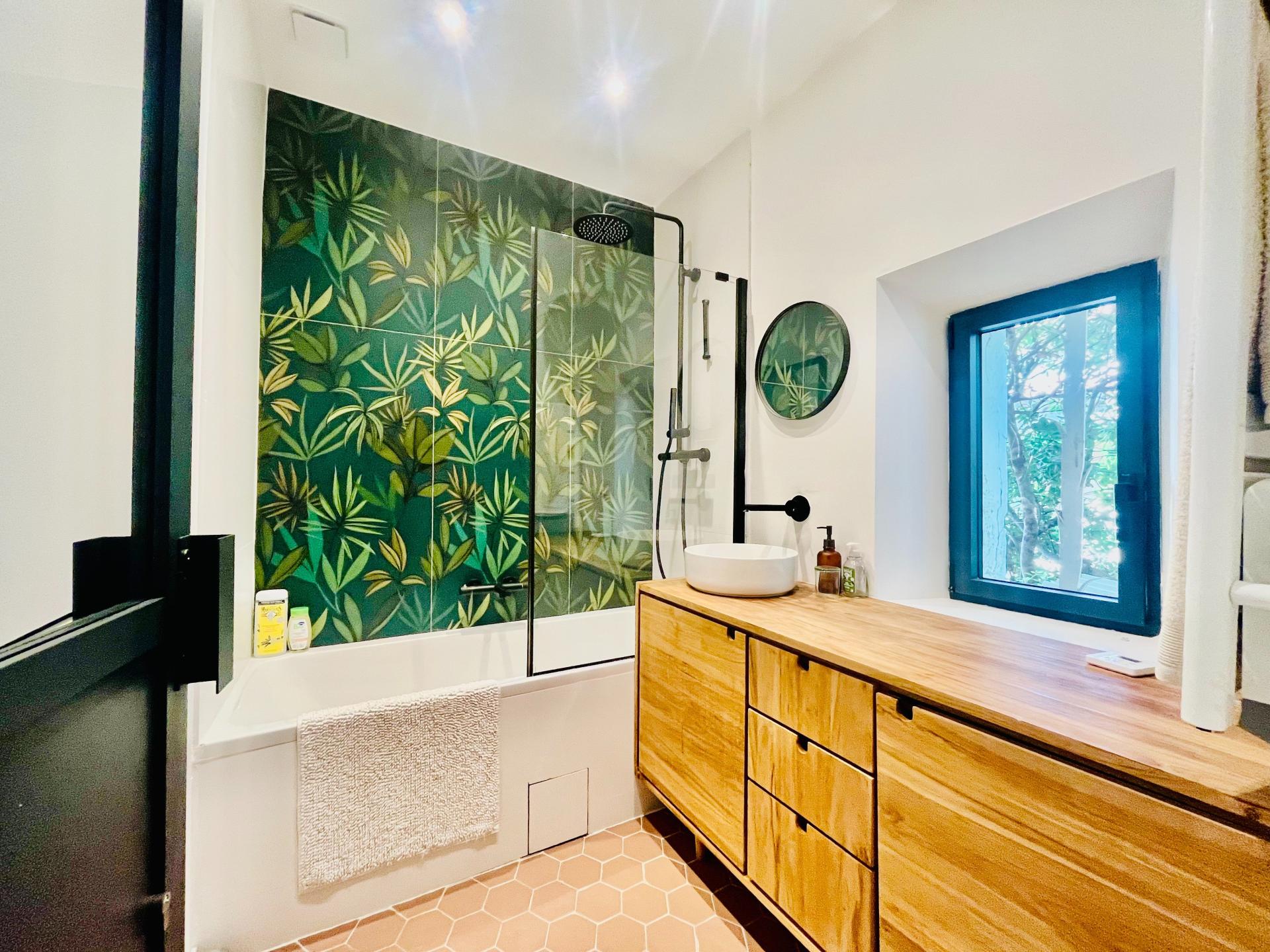 Photo 7 of the listing.