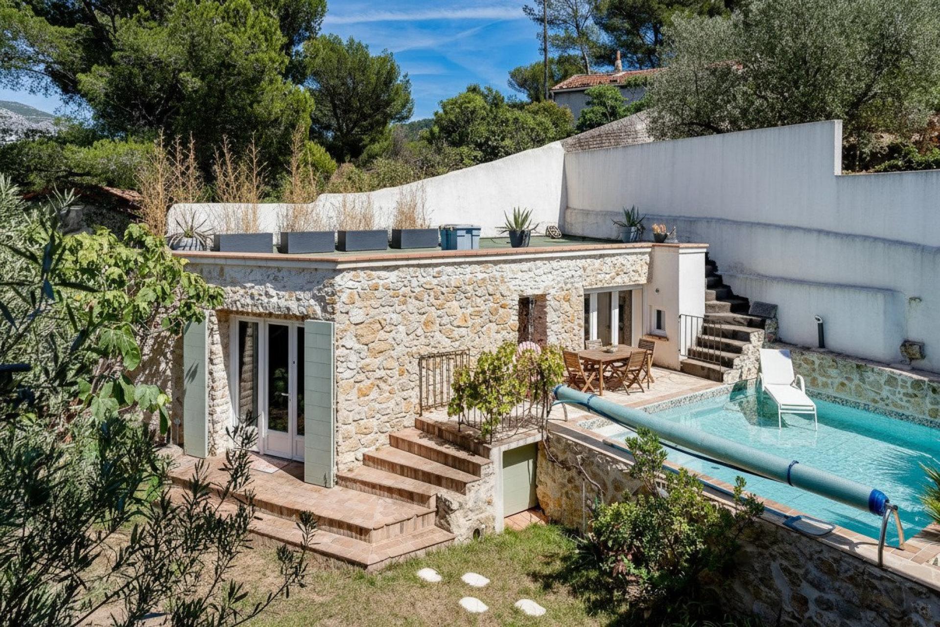 Photo 9 of the listing.