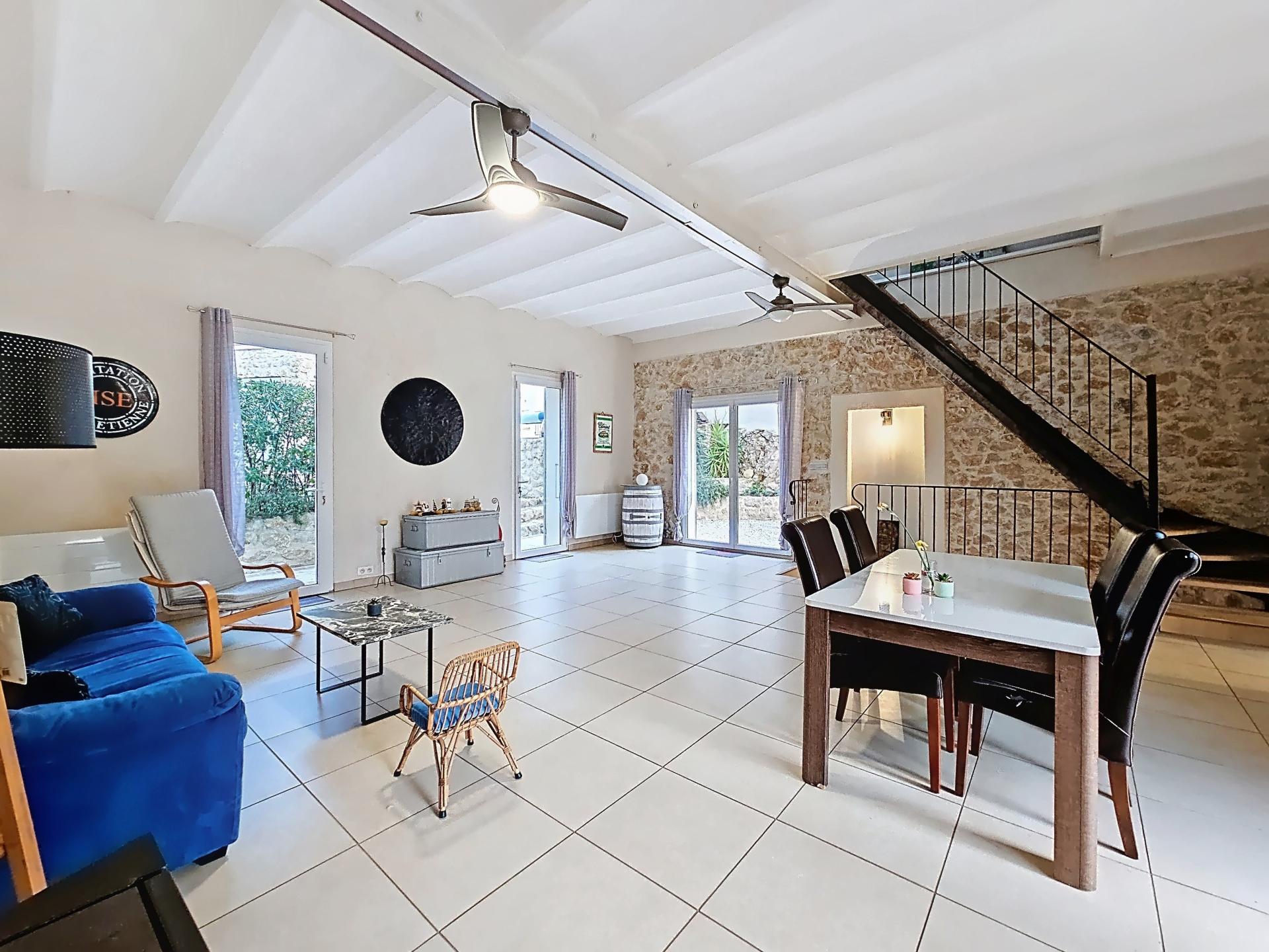 Photo 5 of the listing.