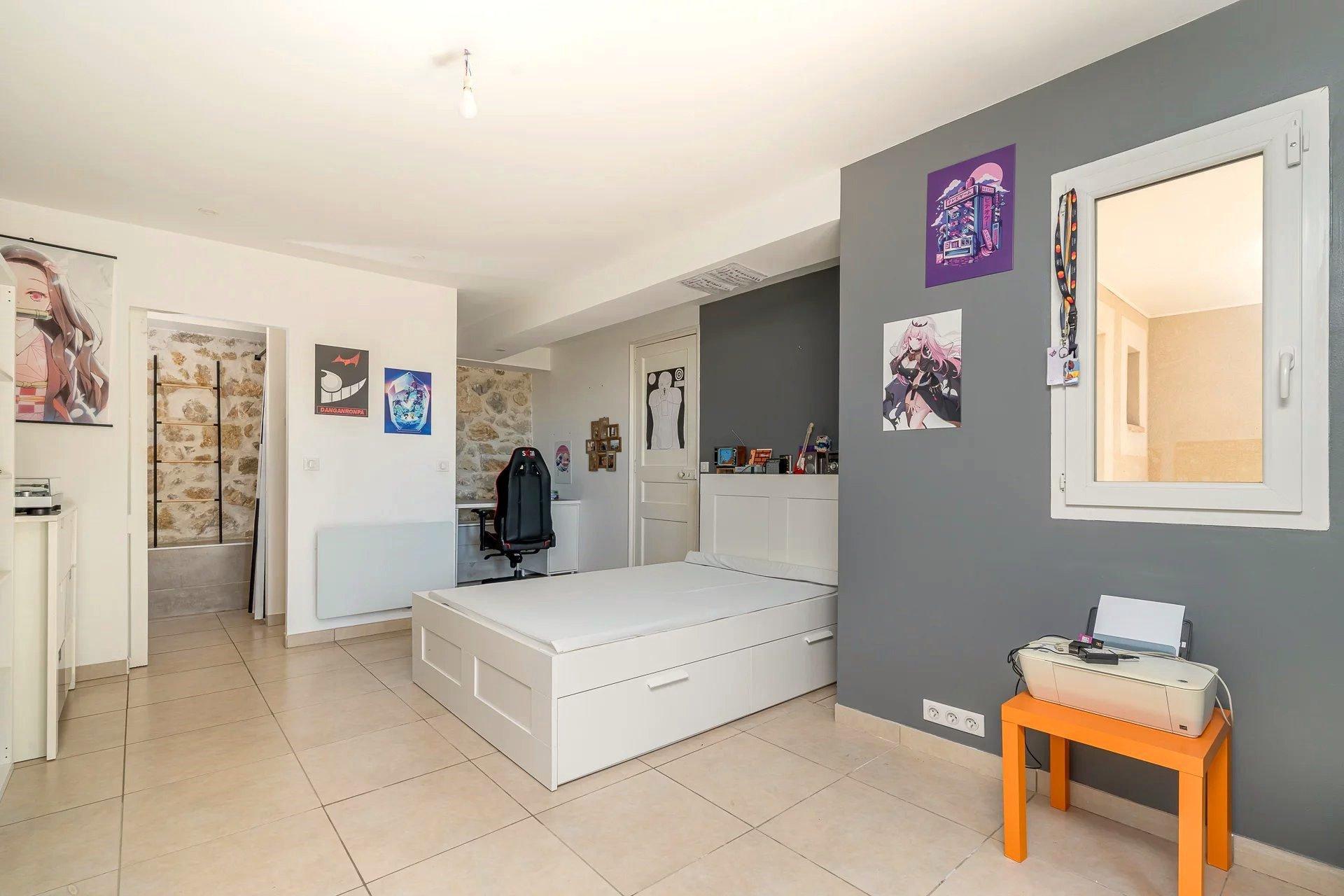 Photo 13 of the listing.