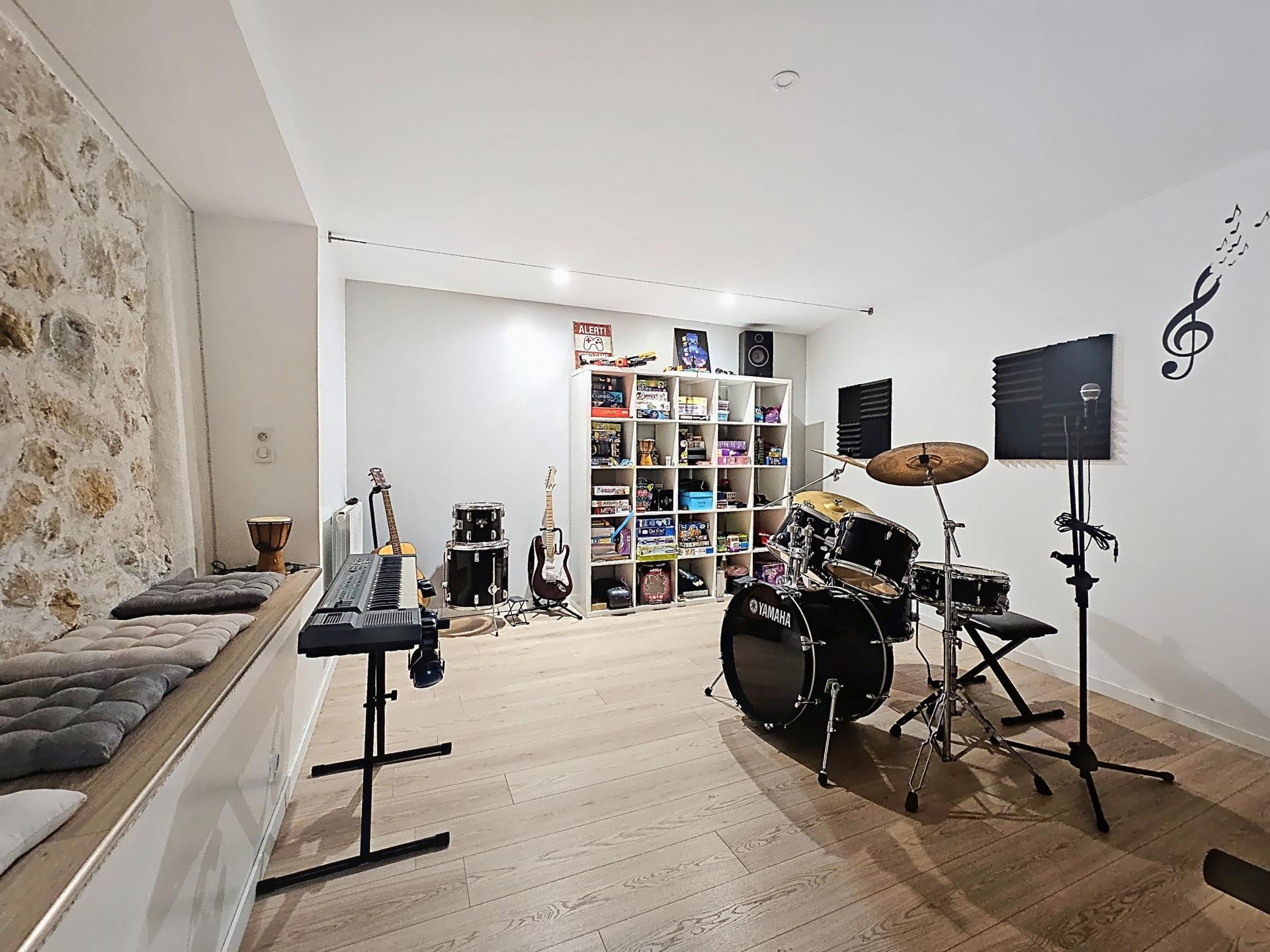 Photo 18 of the listing.