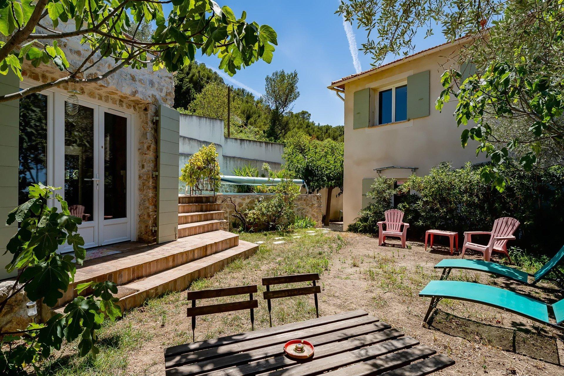 Photo 6 of the listing.