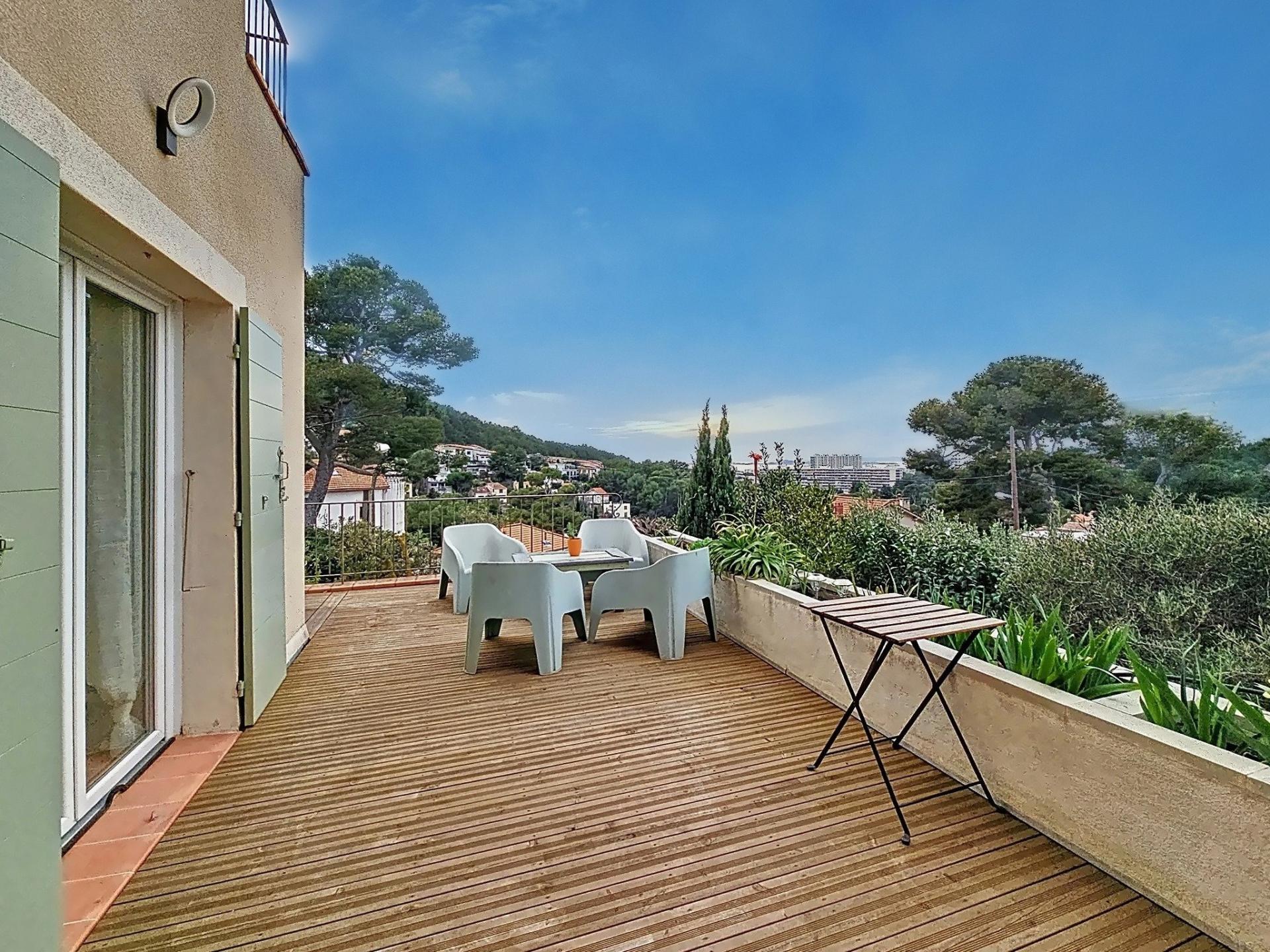 Photo 7 of the listing.