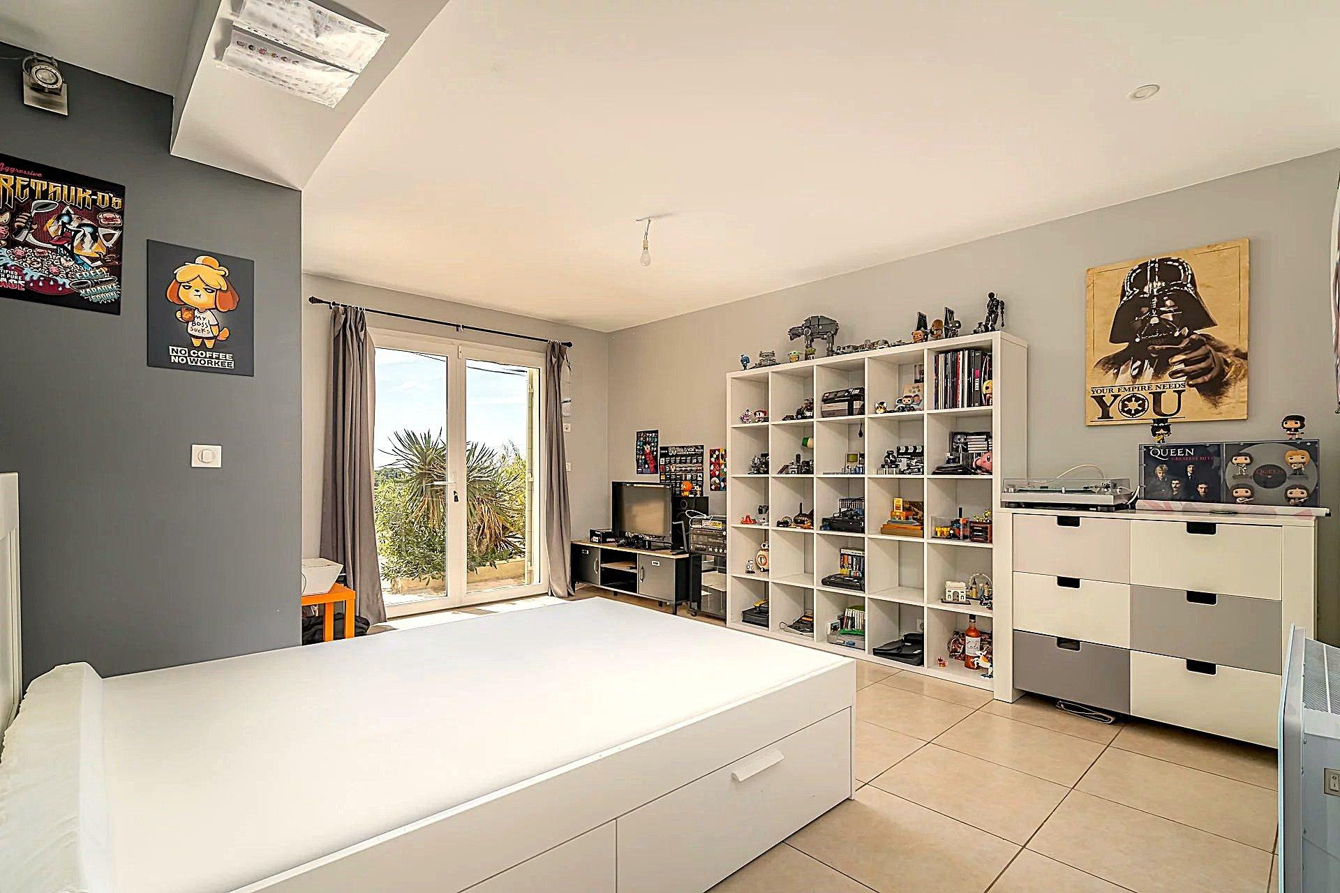 Photo 16 of the listing.