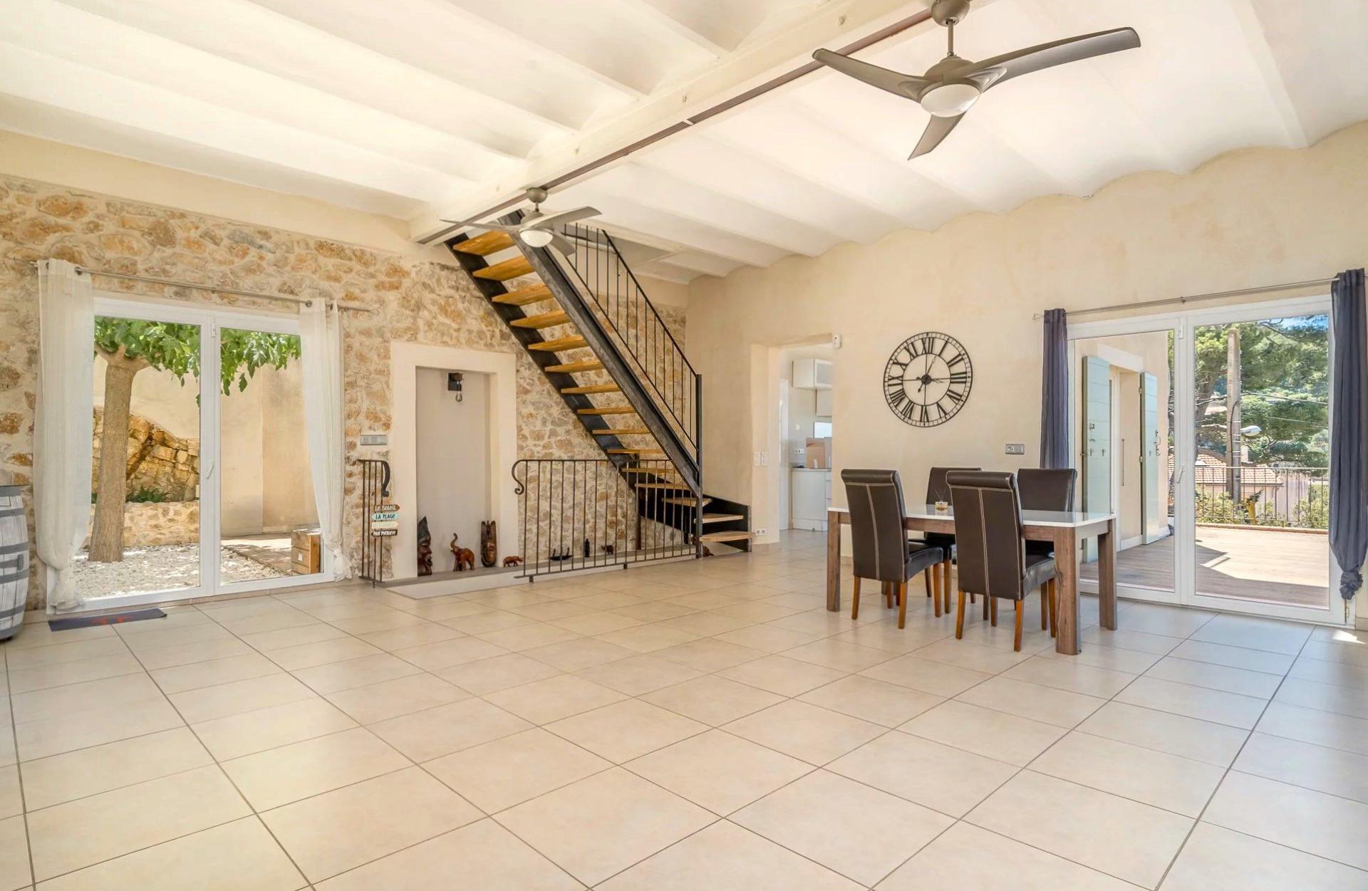 Photo 3 of the listing.