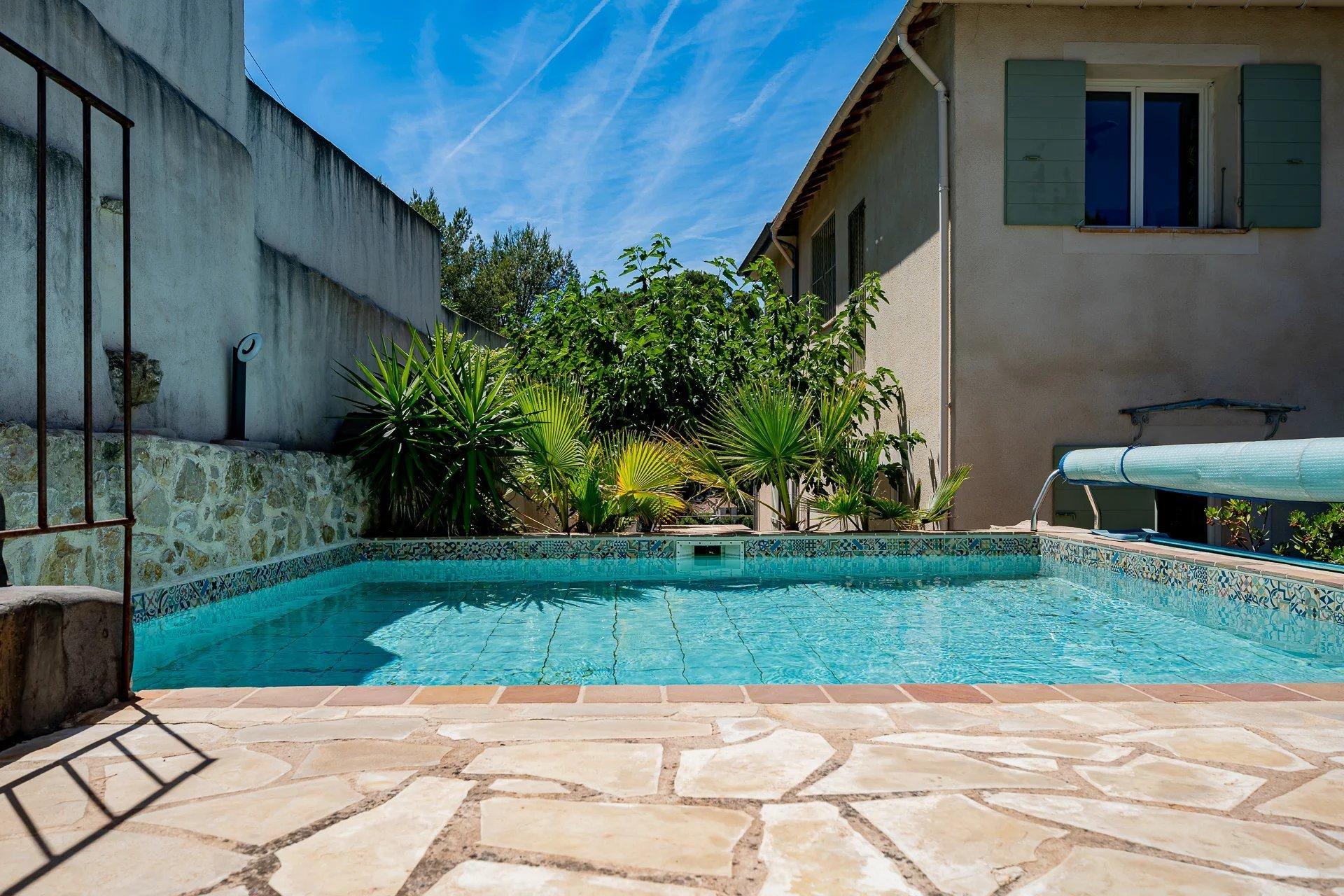 Photo 10 of the listing.