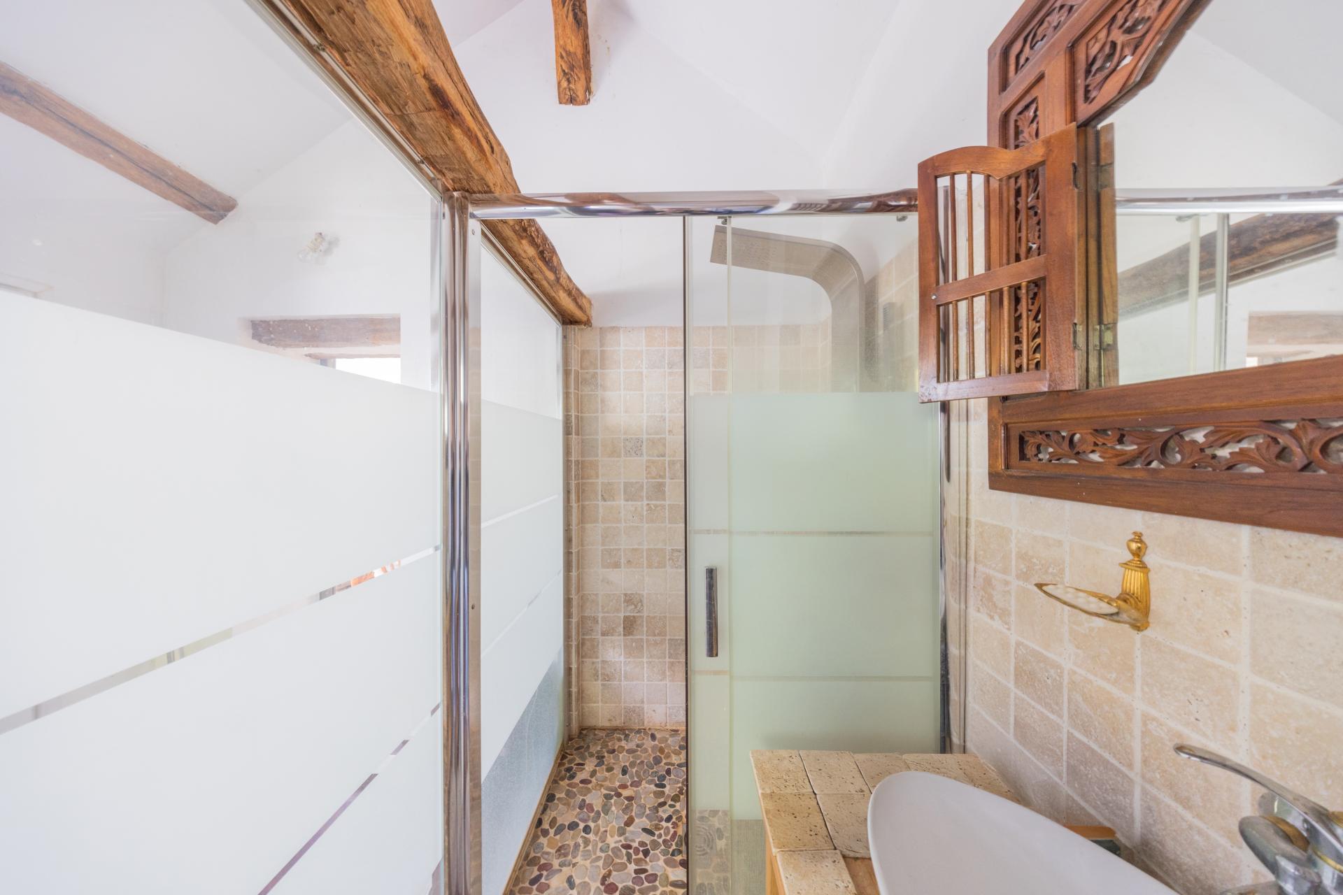 Photo 14 of the listing.