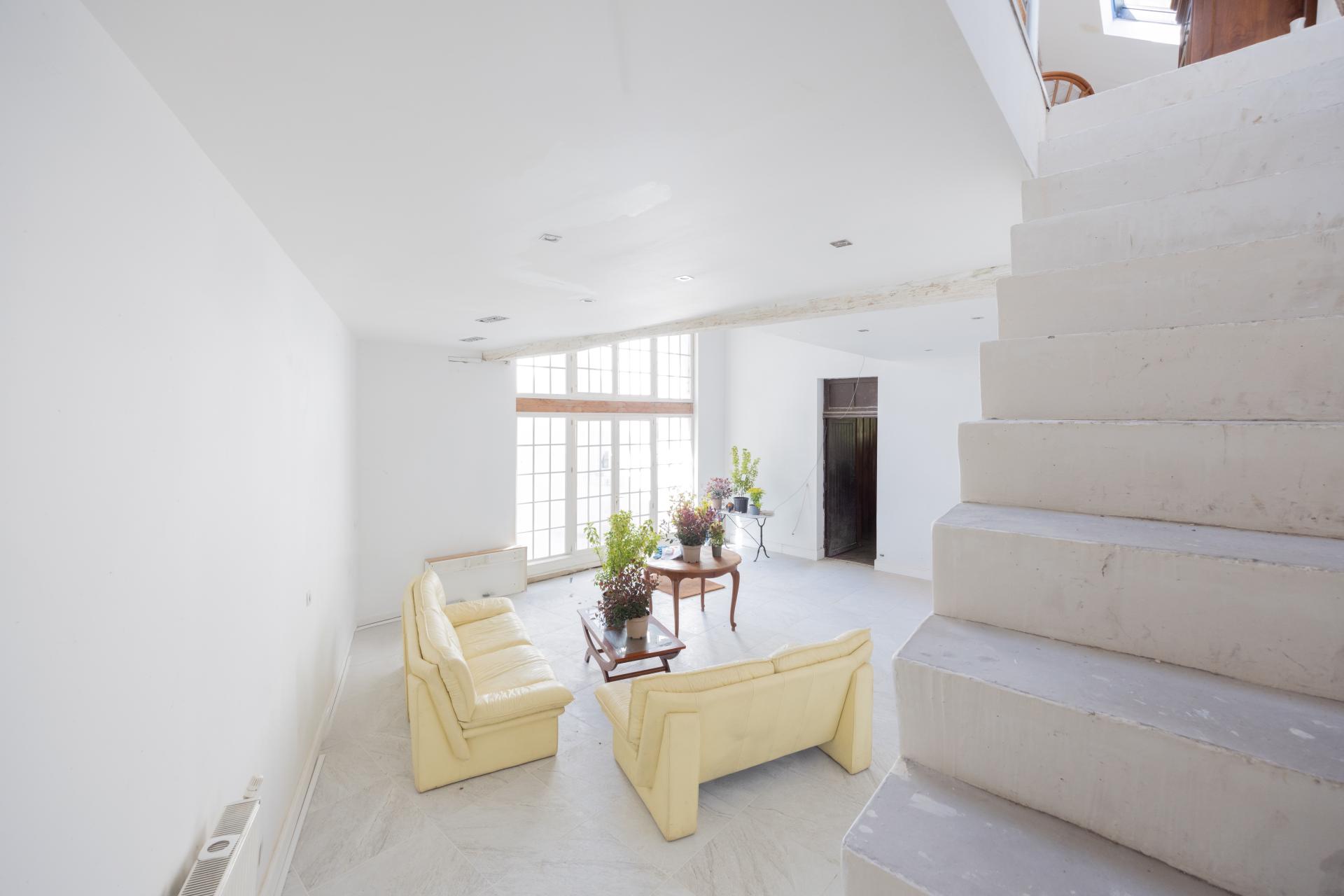 Photo 11 of the listing.