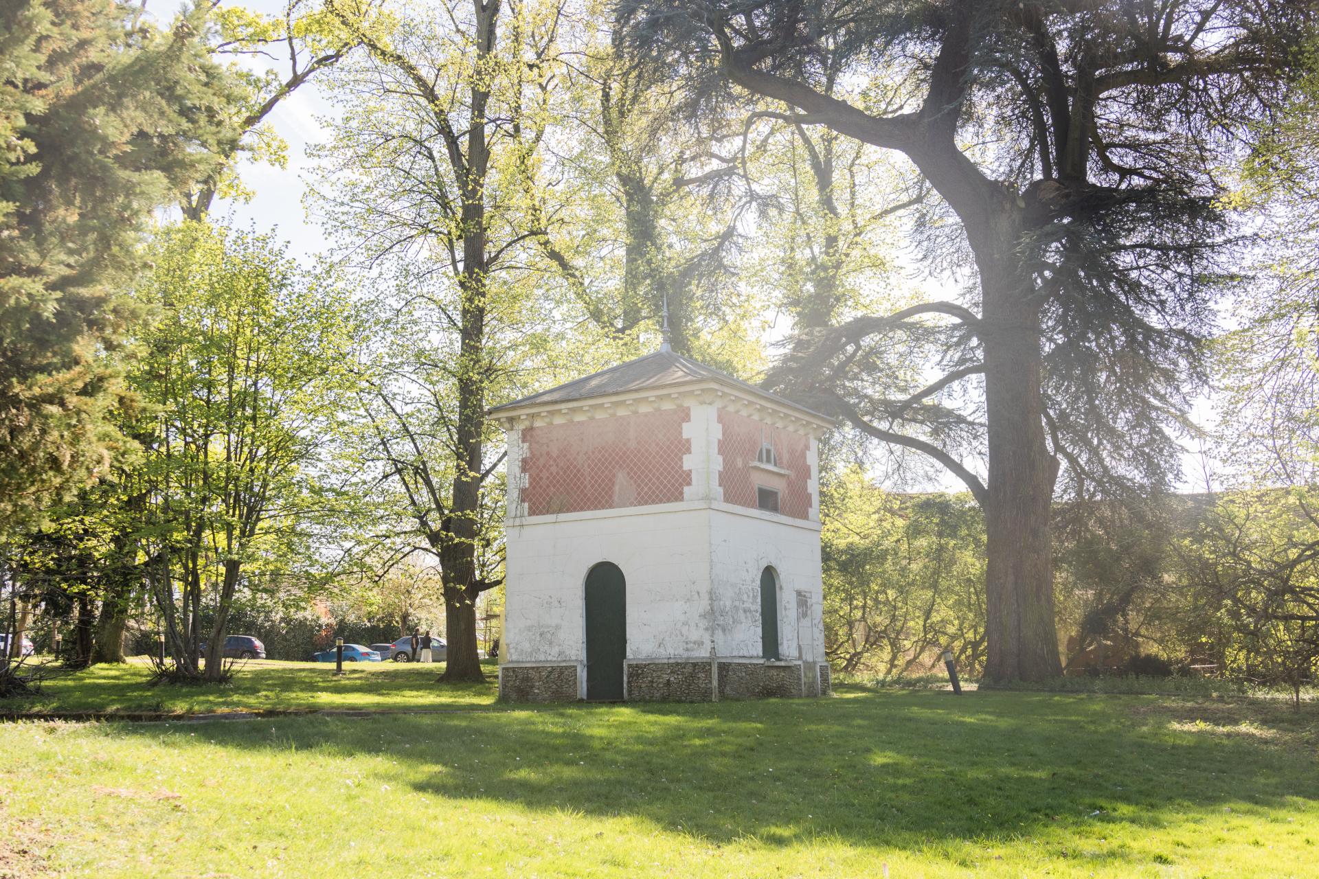 Photo 13 of the listing.