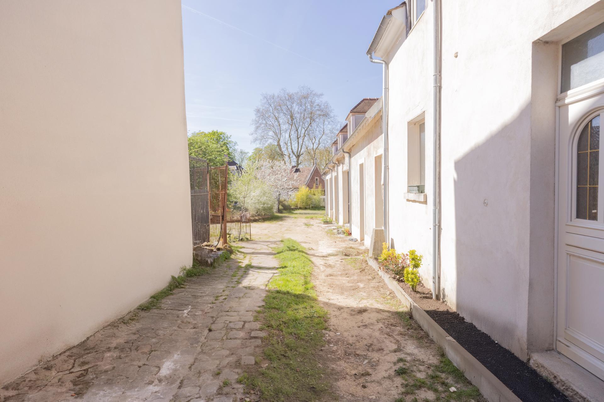 Photo 10 of the listing.