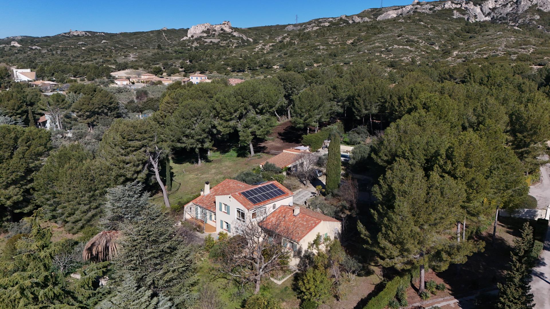 Photo 2 of the listing.