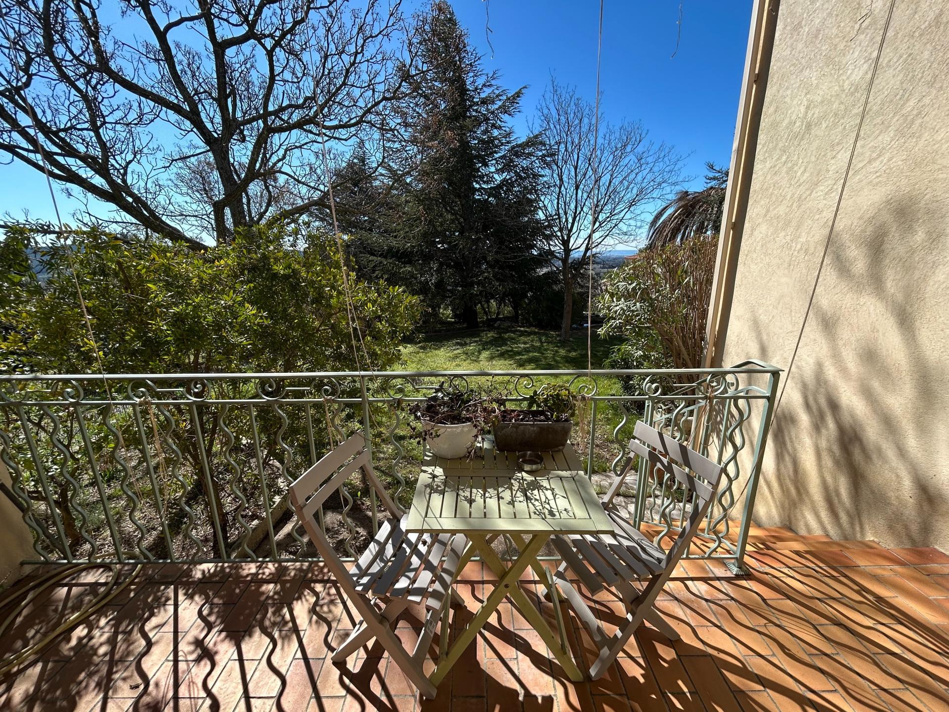 Photo 4 of the listing.