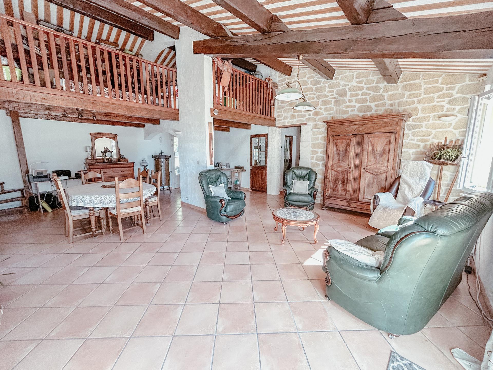 Photo 7 of the listing.