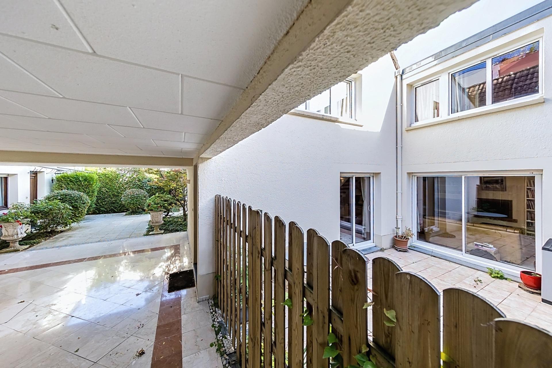 Photo 4 of the listing.