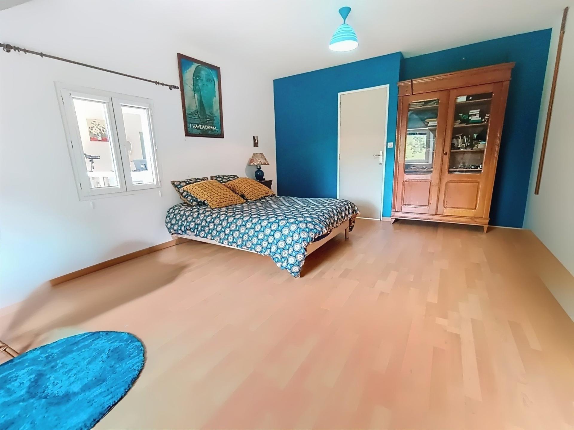 Photo 11 of the listing.