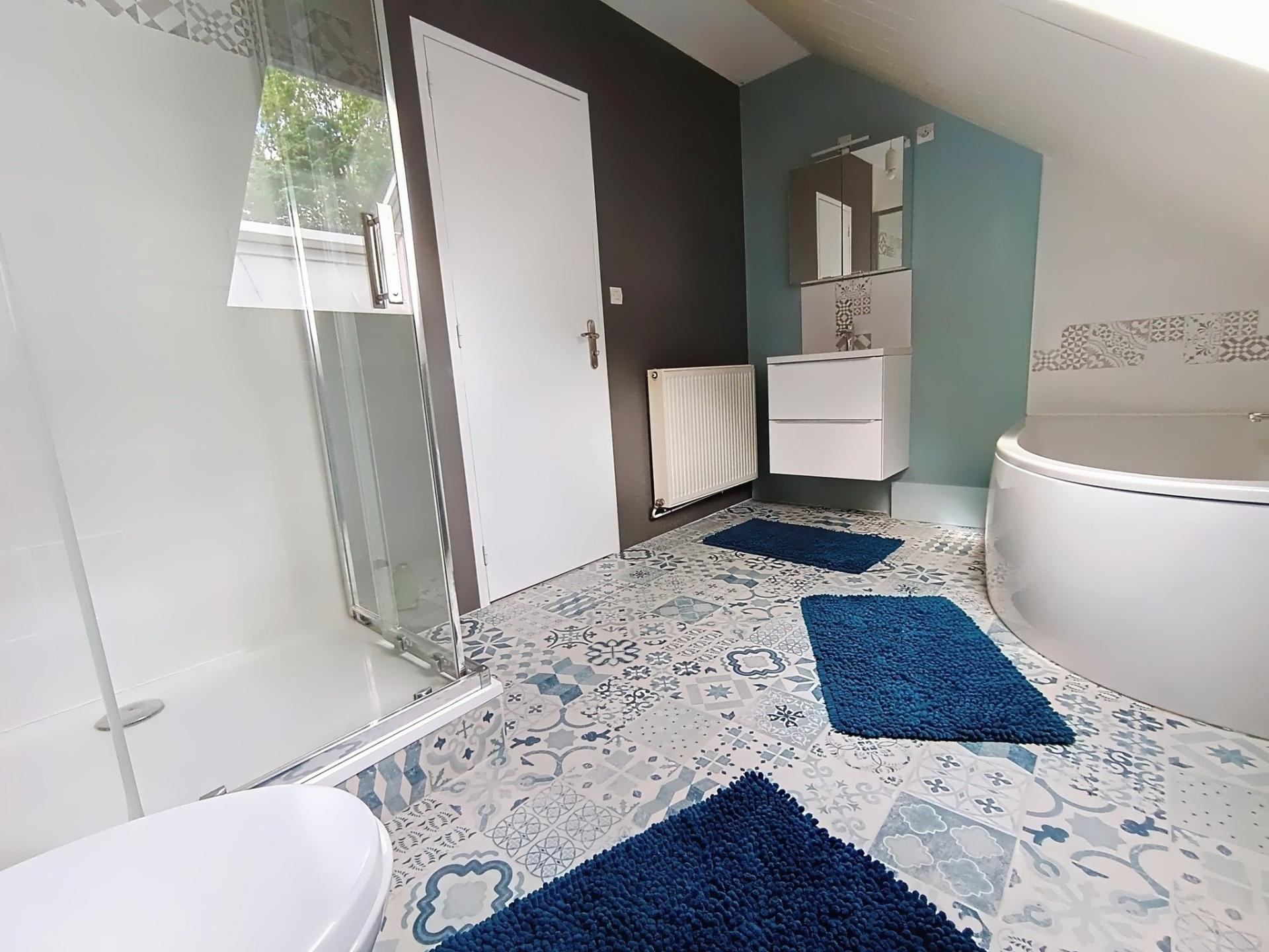 Photo 10 of the listing.