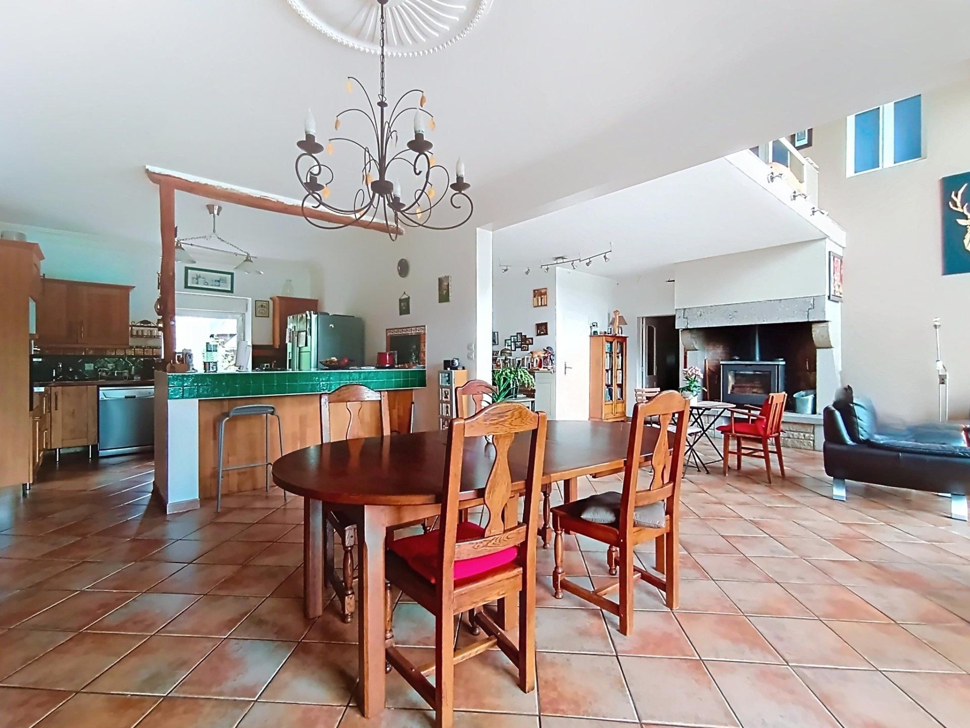 Photo 7 of the listing.