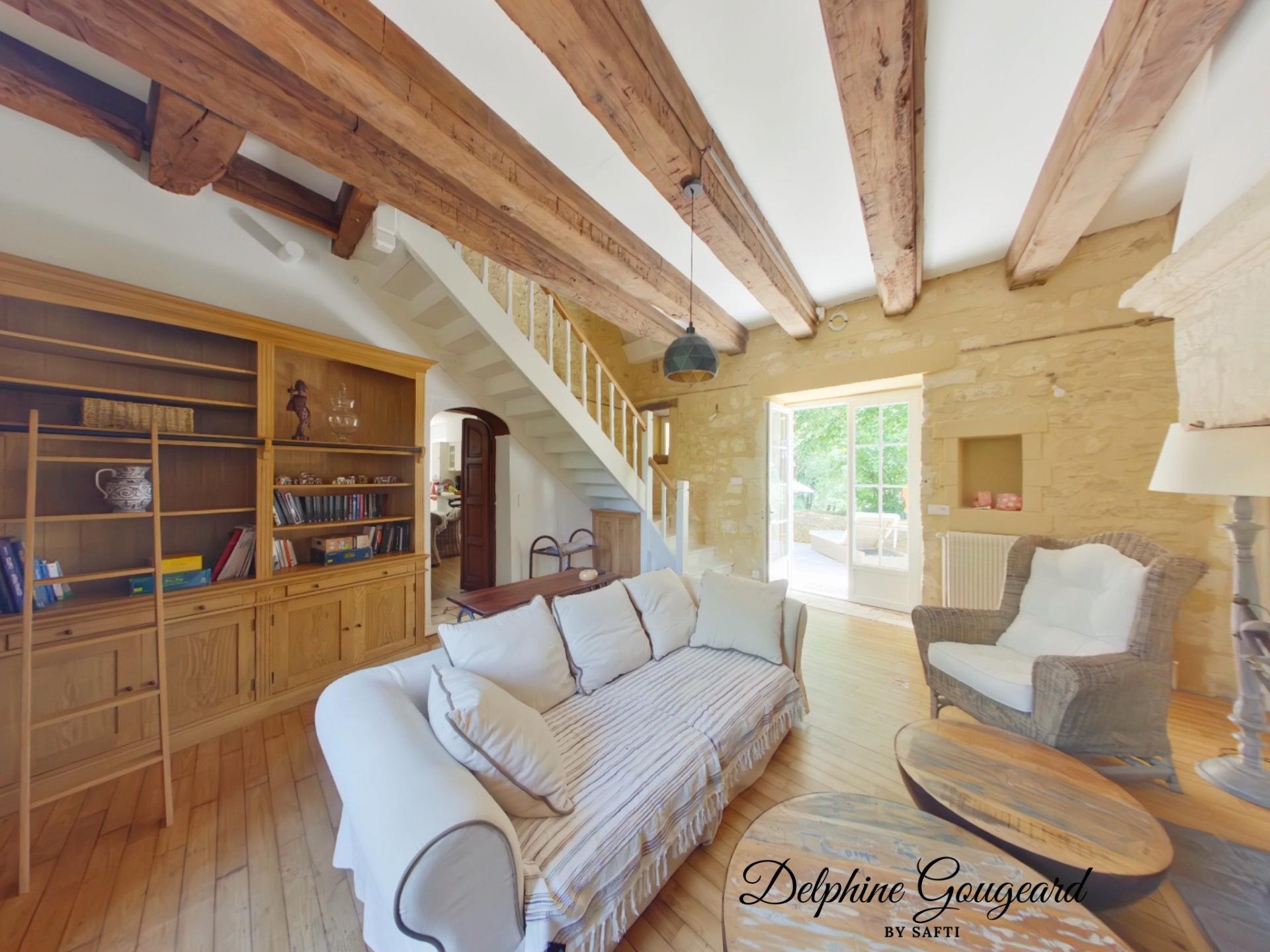 Photo 5 of the listing.