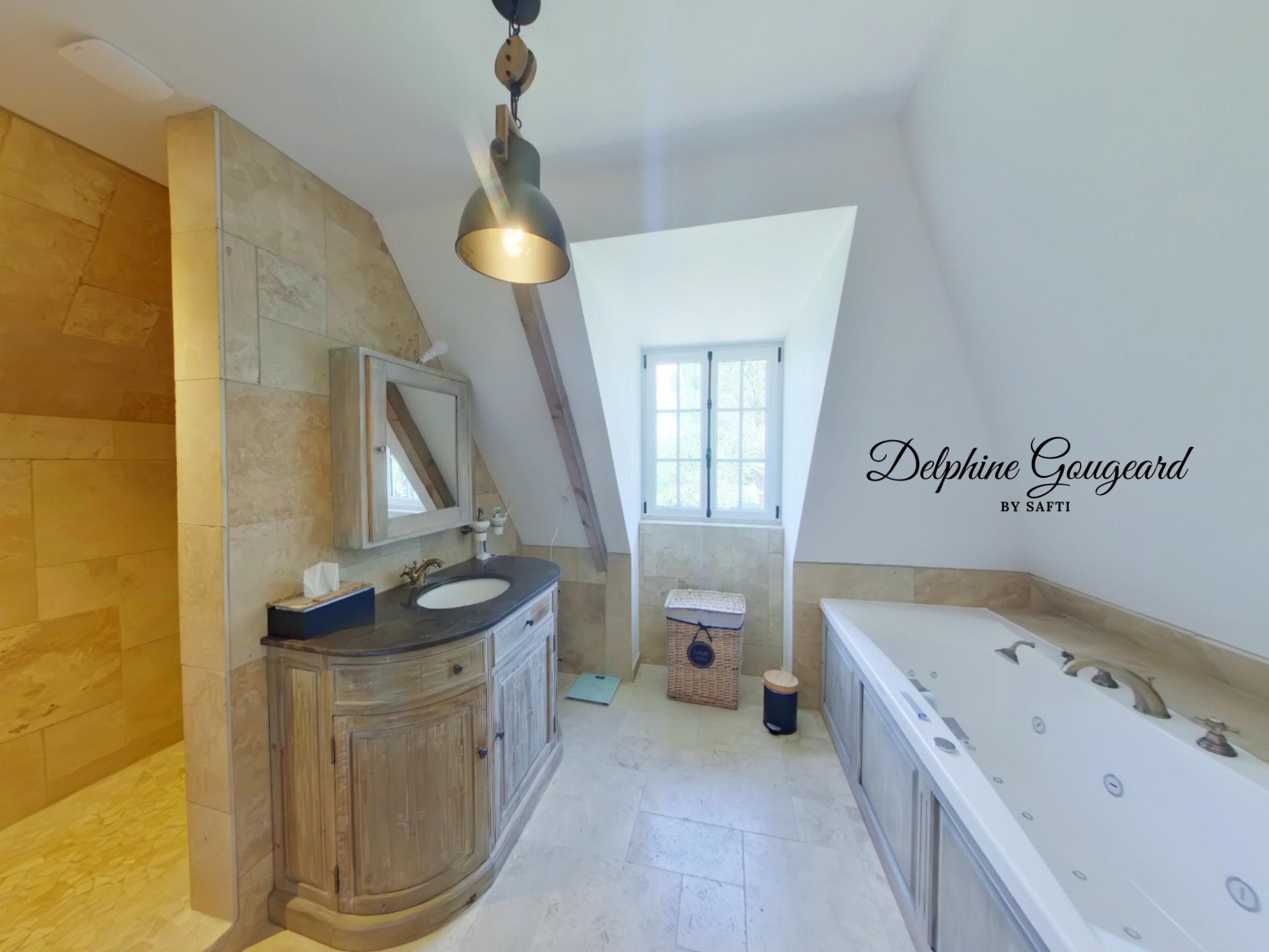 Photo 10 of the listing.