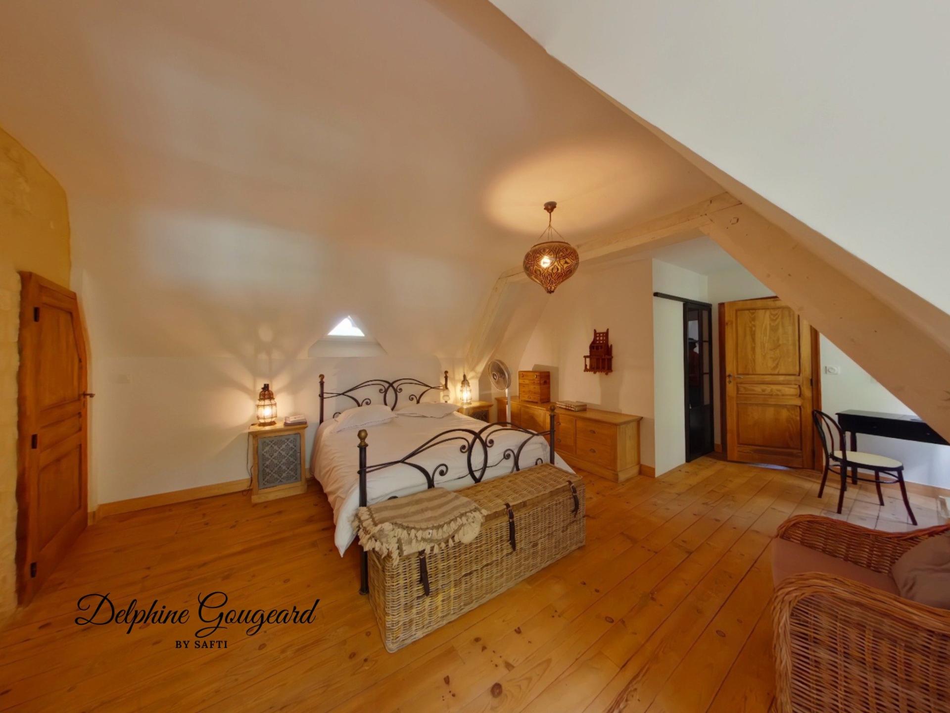 Photo 9 of the listing.