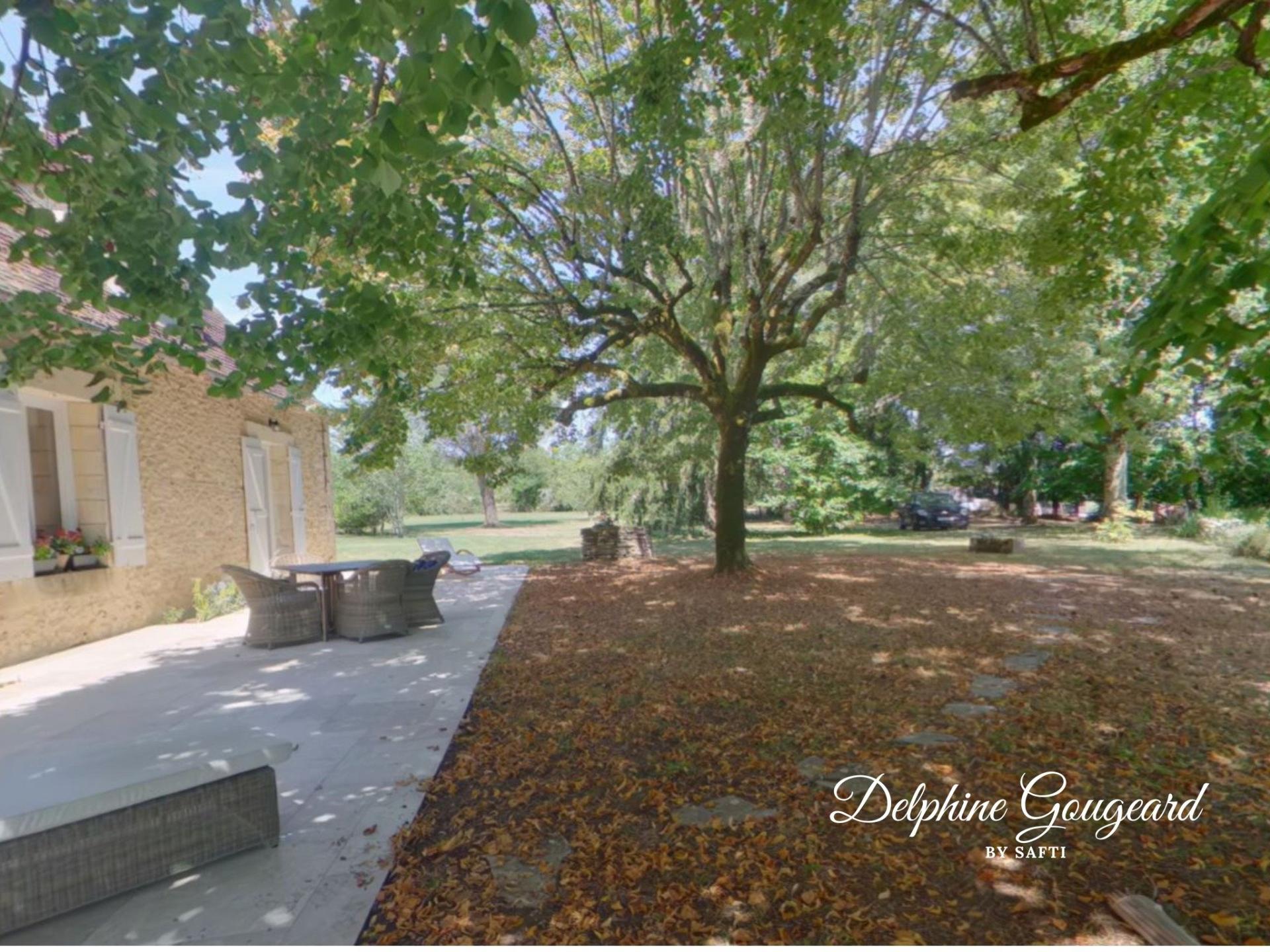 Photo 2 of the listing.