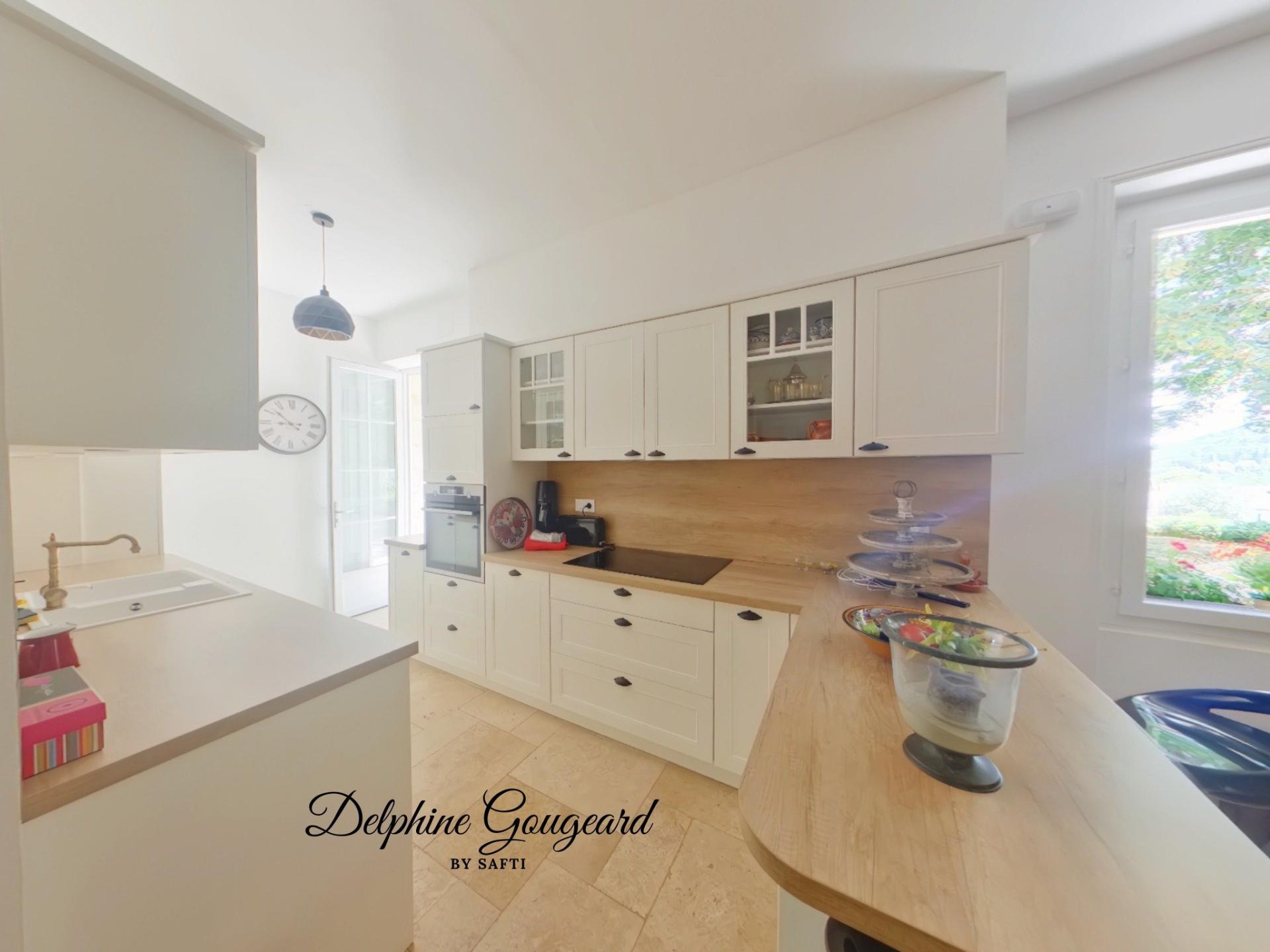 Photo 8 of the listing.